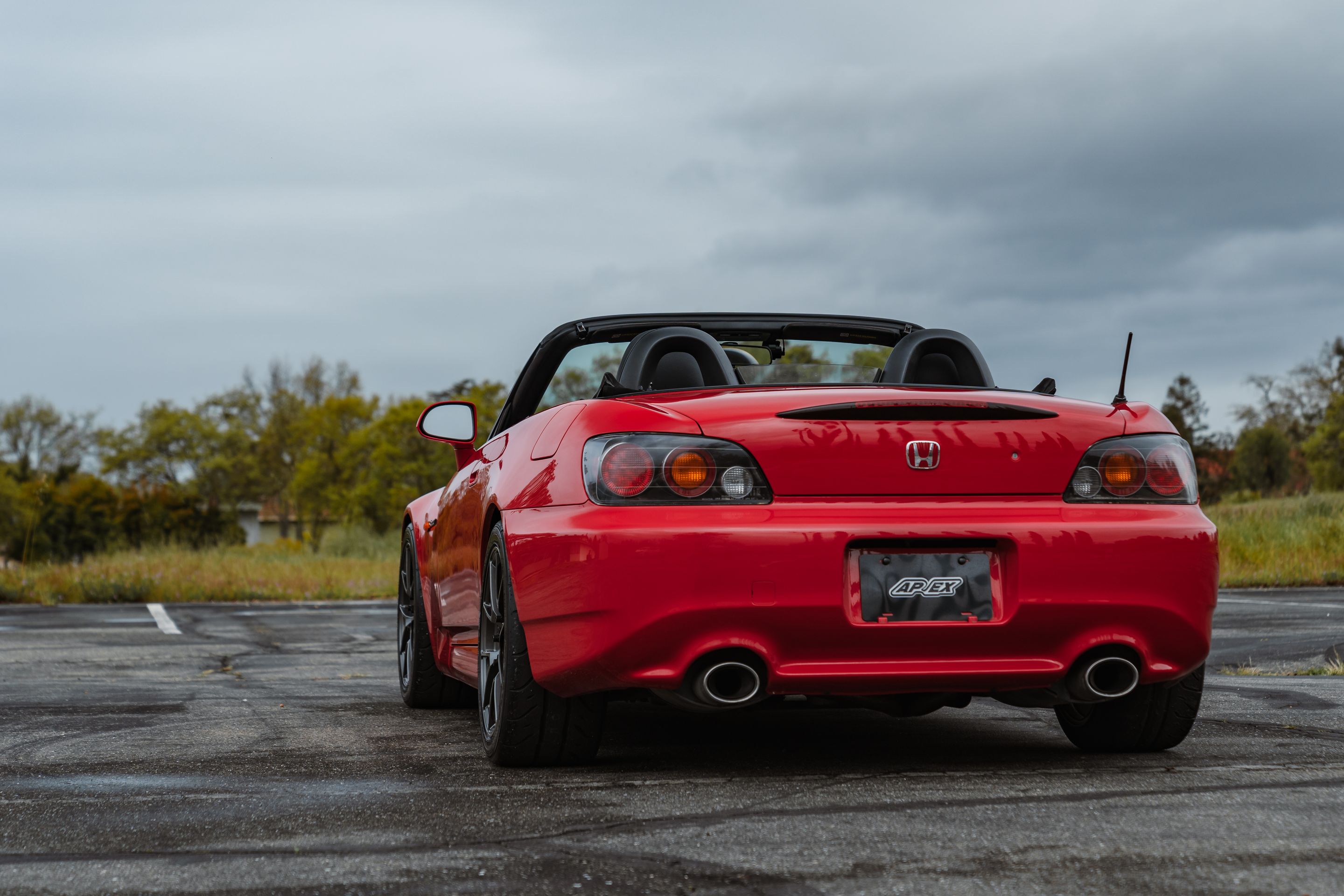 Red Honda S2000 with 17" VS-5RS Apex wheels in Anthracite