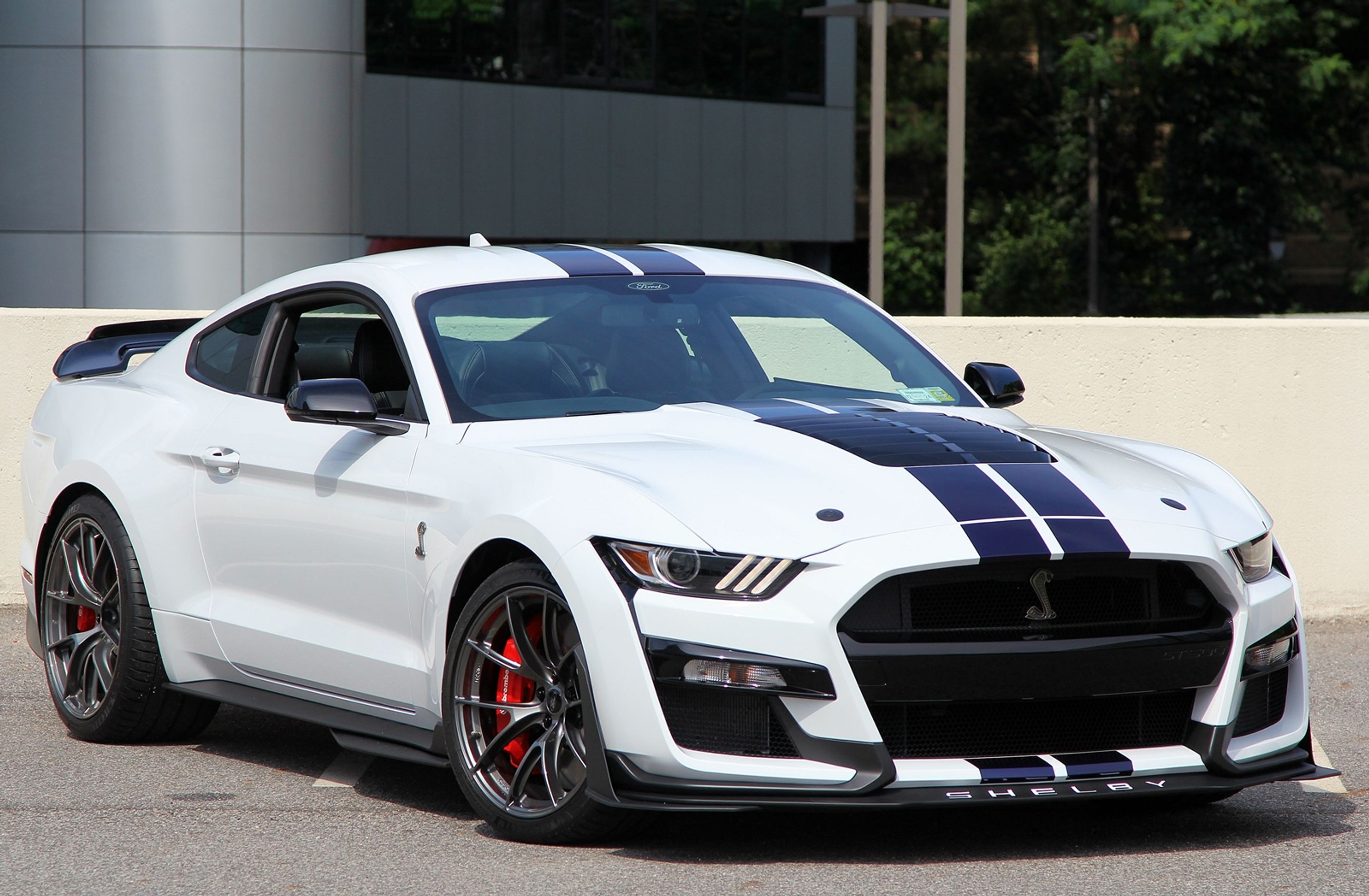 White Ford S550 Mustang GT500 with 20" VS-5RS Apex wheels in Anthracite