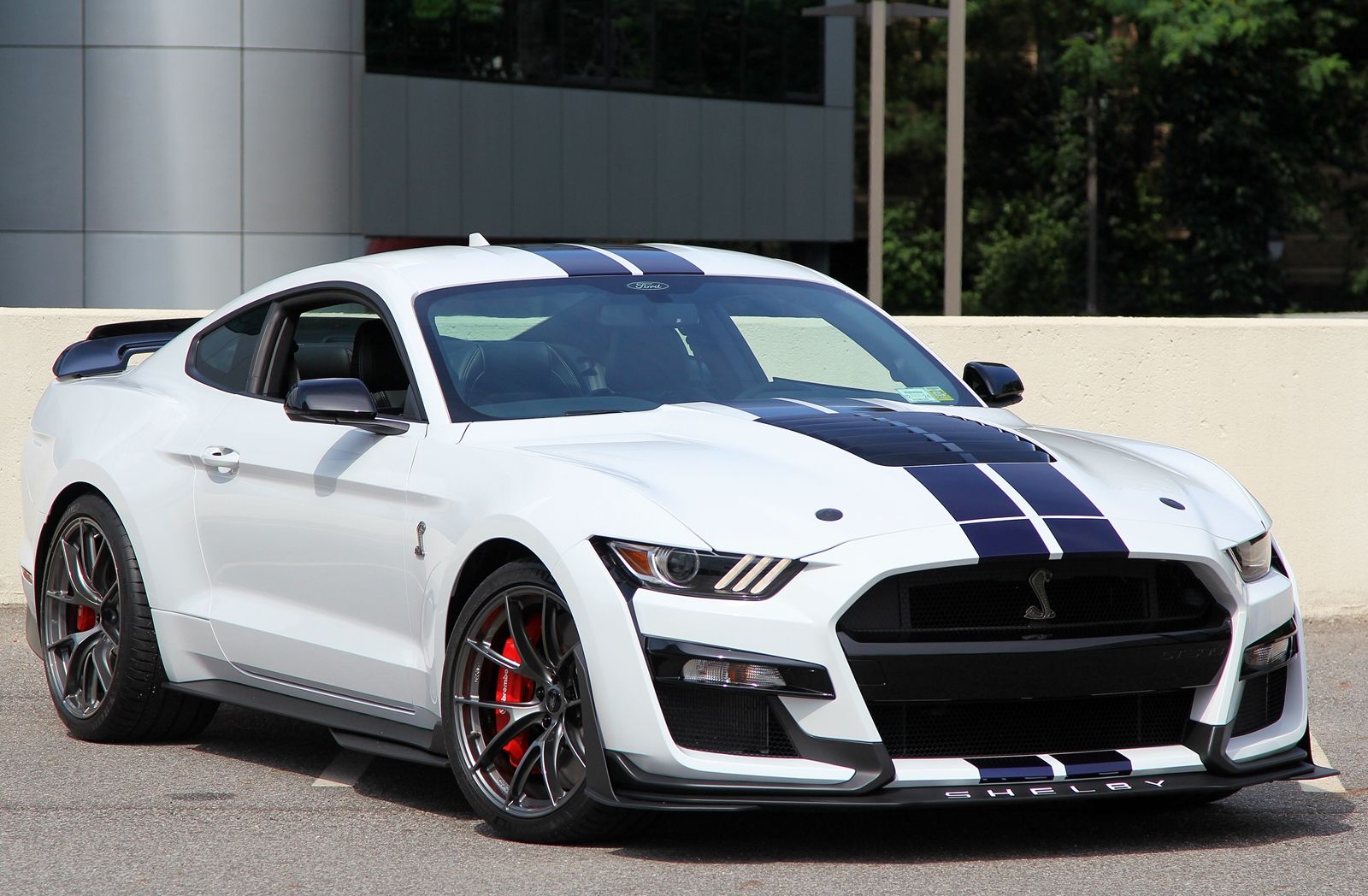 White Ford S550 Mustang GT500 with 20" VS-5RS Apex wheels in Anthracite