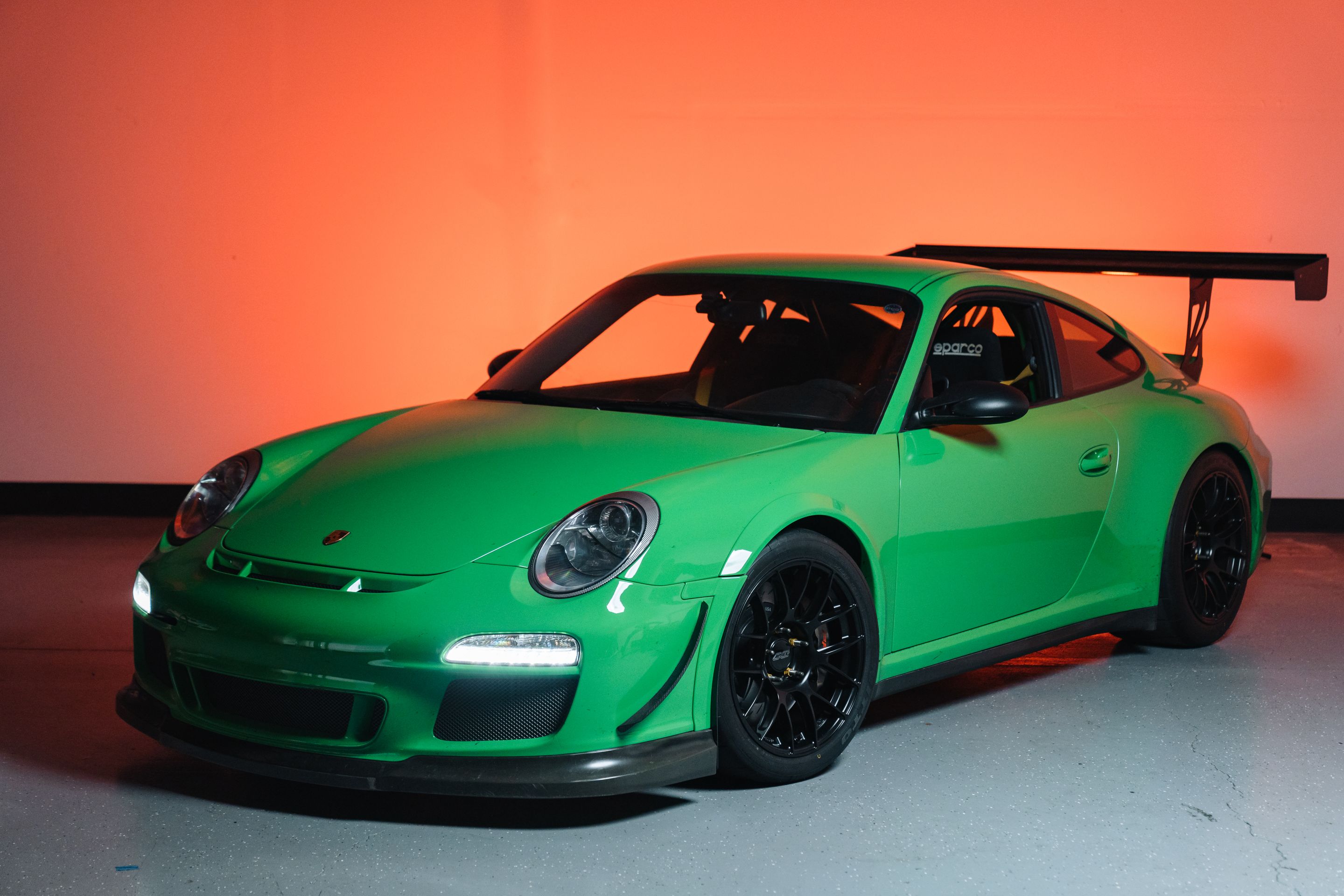 Green Porsche 911 997 GT3 RS with 18" EC-7RS Apex wheels in Satin Black