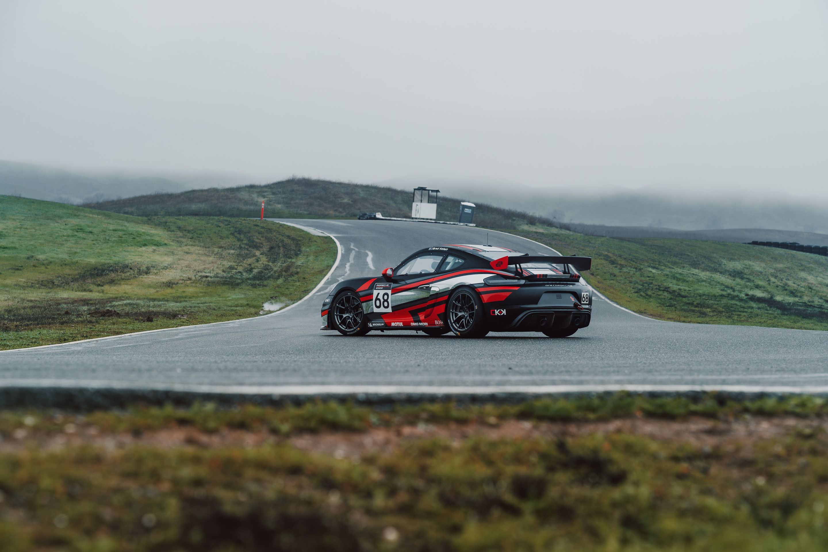 Black Porsche 718 Cayman GT4 Clubsport with 18" VS-5RE Apex wheels in Anthracite