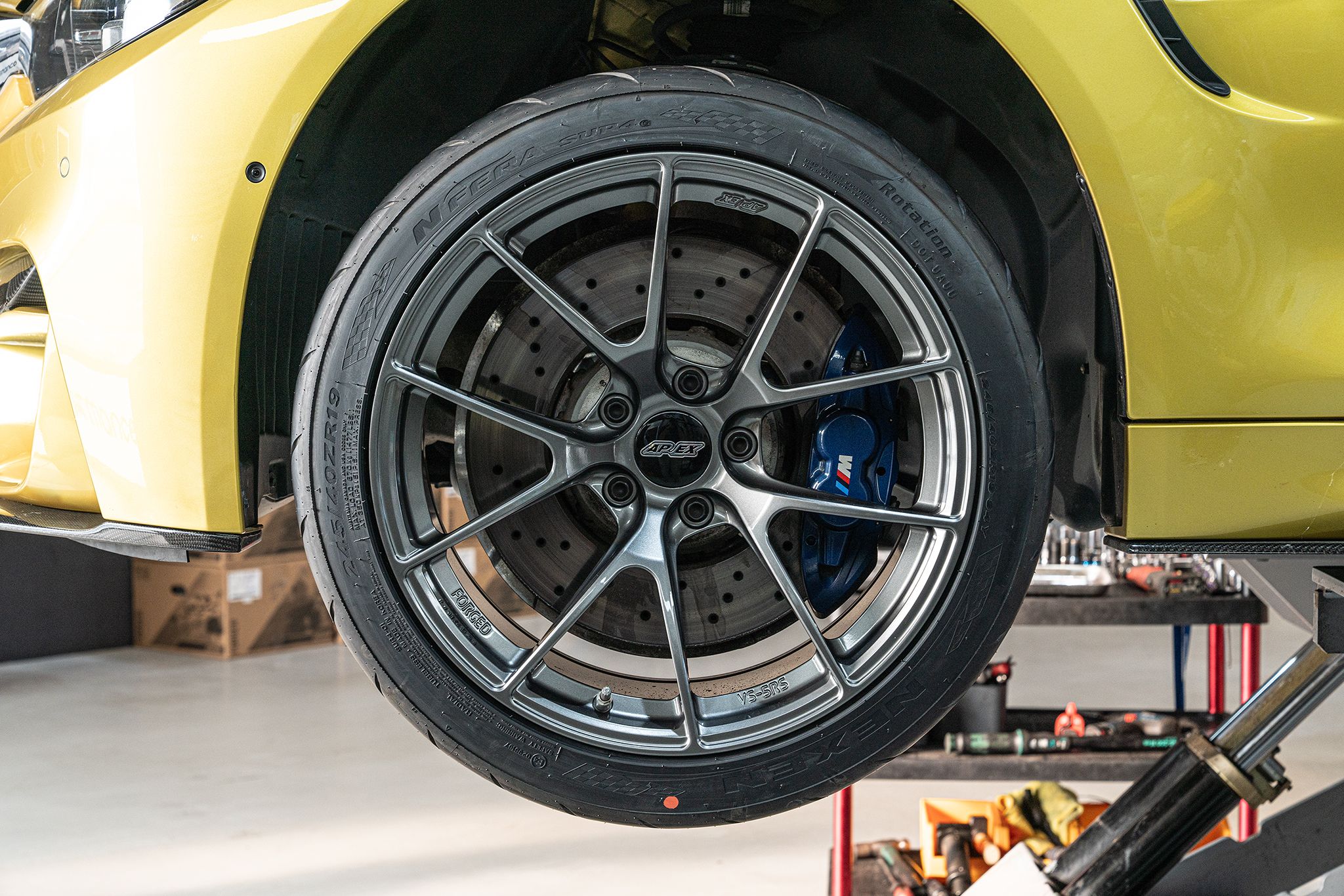 Yellow BMW F82 Coupe M4 with 19" VS-5RS Apex wheels in Anthracite