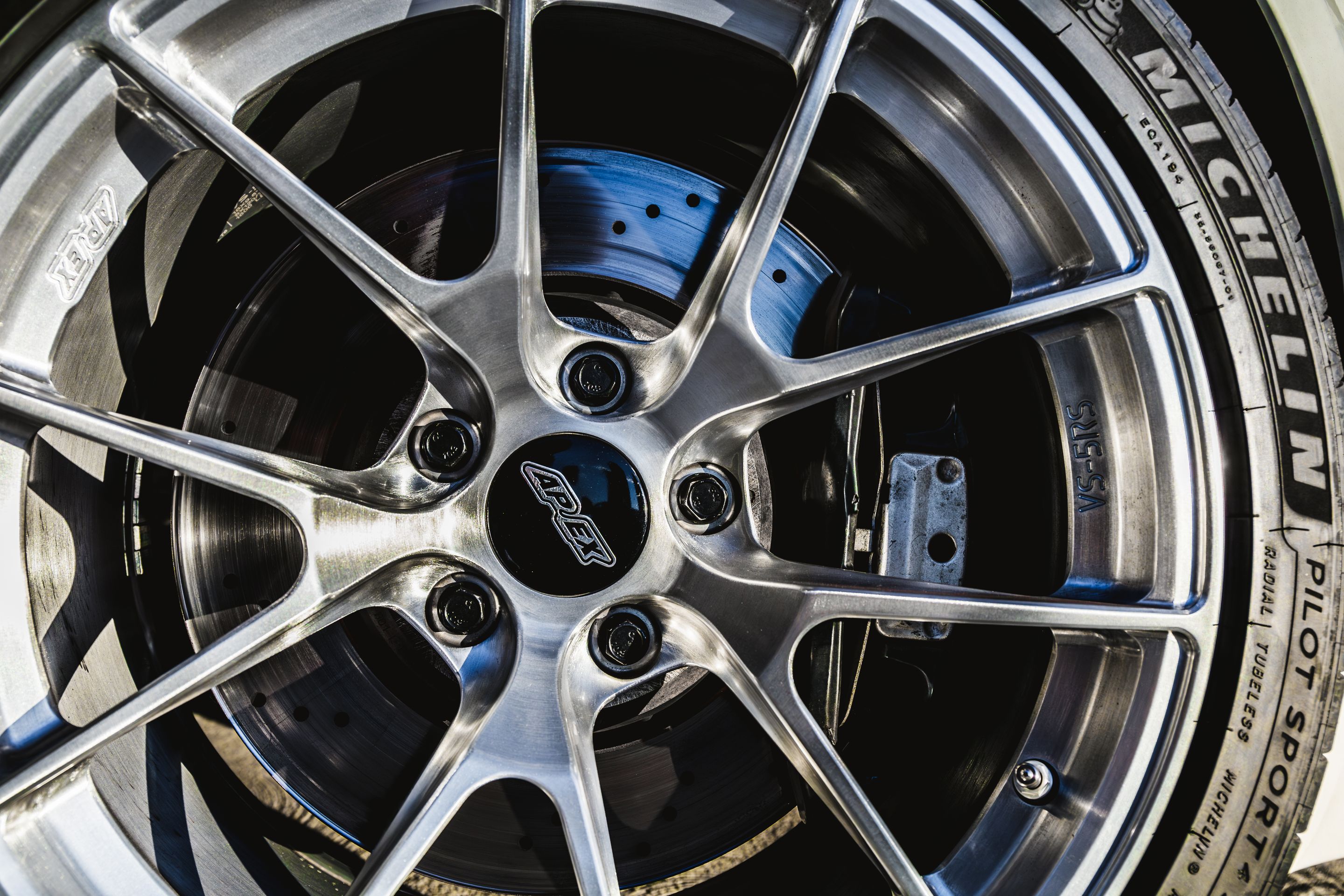 White BMW E92 Coupe M3 with 18" VS-5RS Apex wheels in Brushed Clear