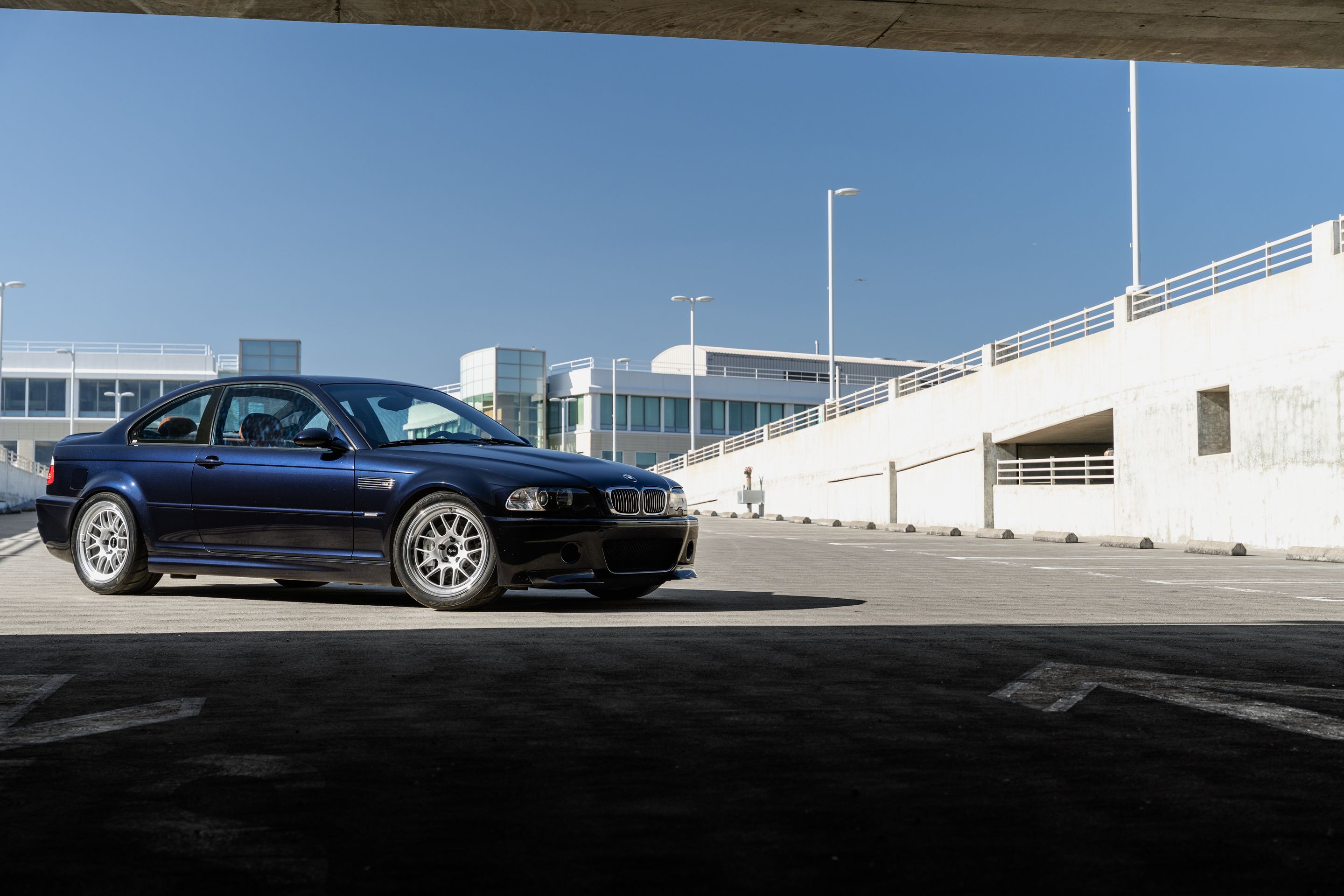 Black BMW E46 M3 with 18" ML-7RT Apex wheels in Machined Lip Race Silver