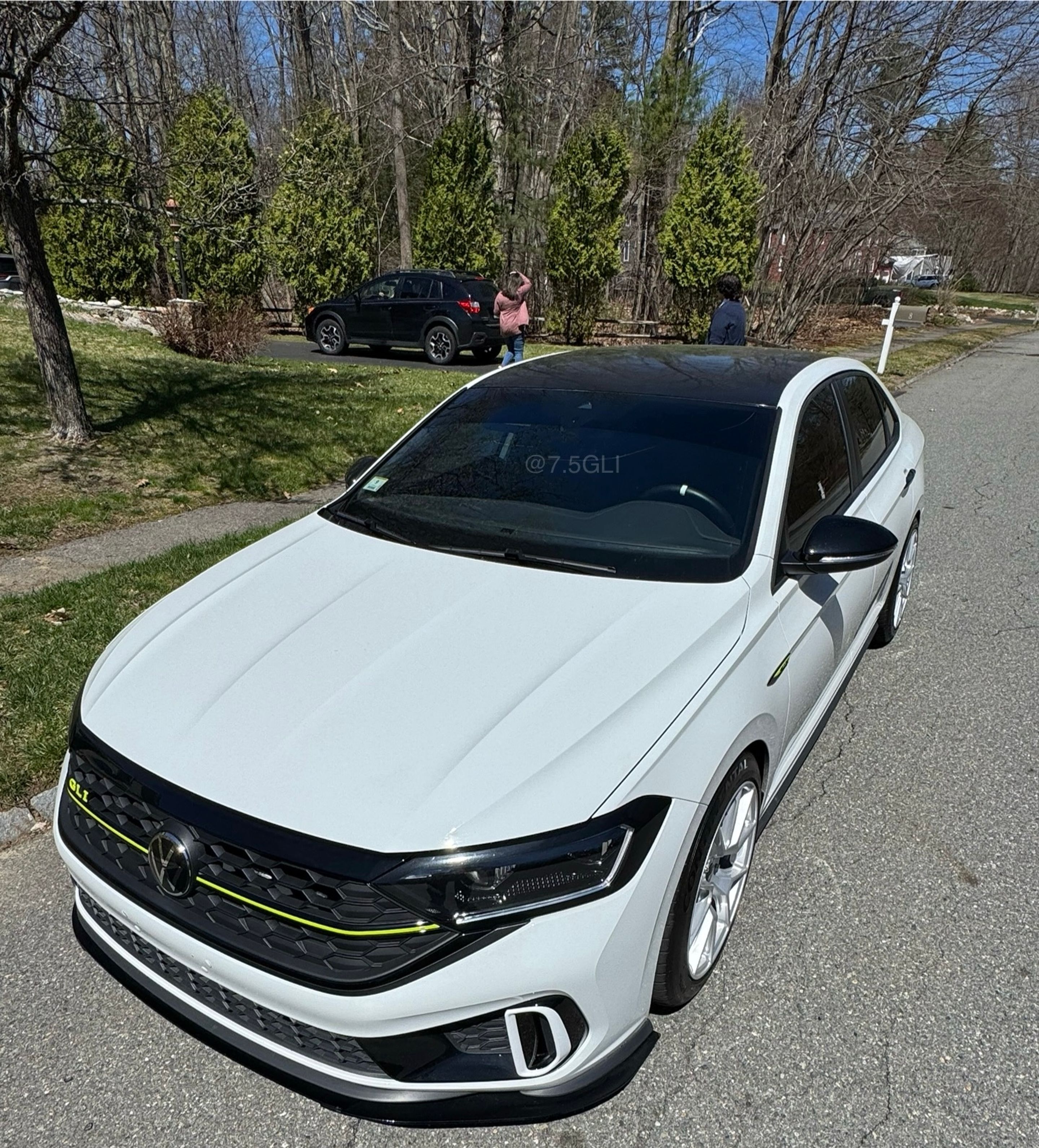 White VW MK7 GLI with 18" VS-5 Apex wheels in Race Silver