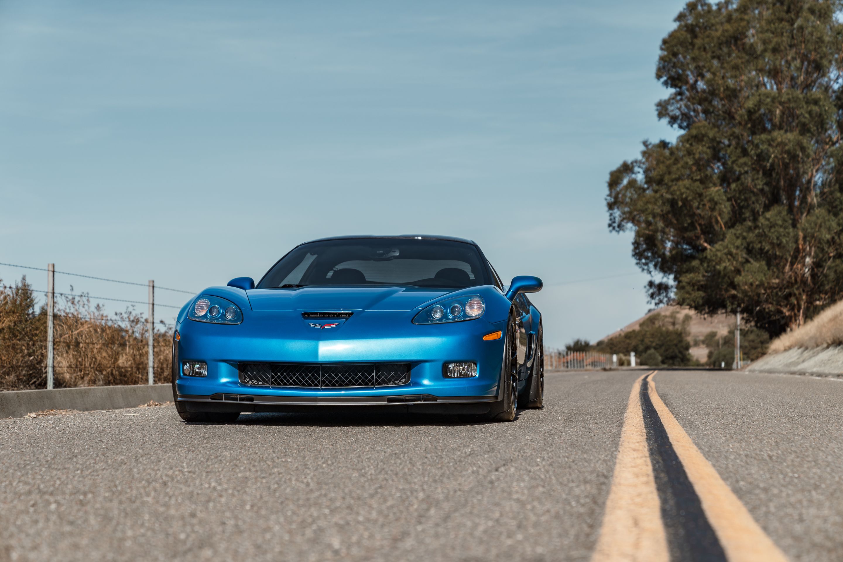Blue Chevrolet C6 Corvette Z06 with 18" SM-10RS Apex wheels in Satin Black