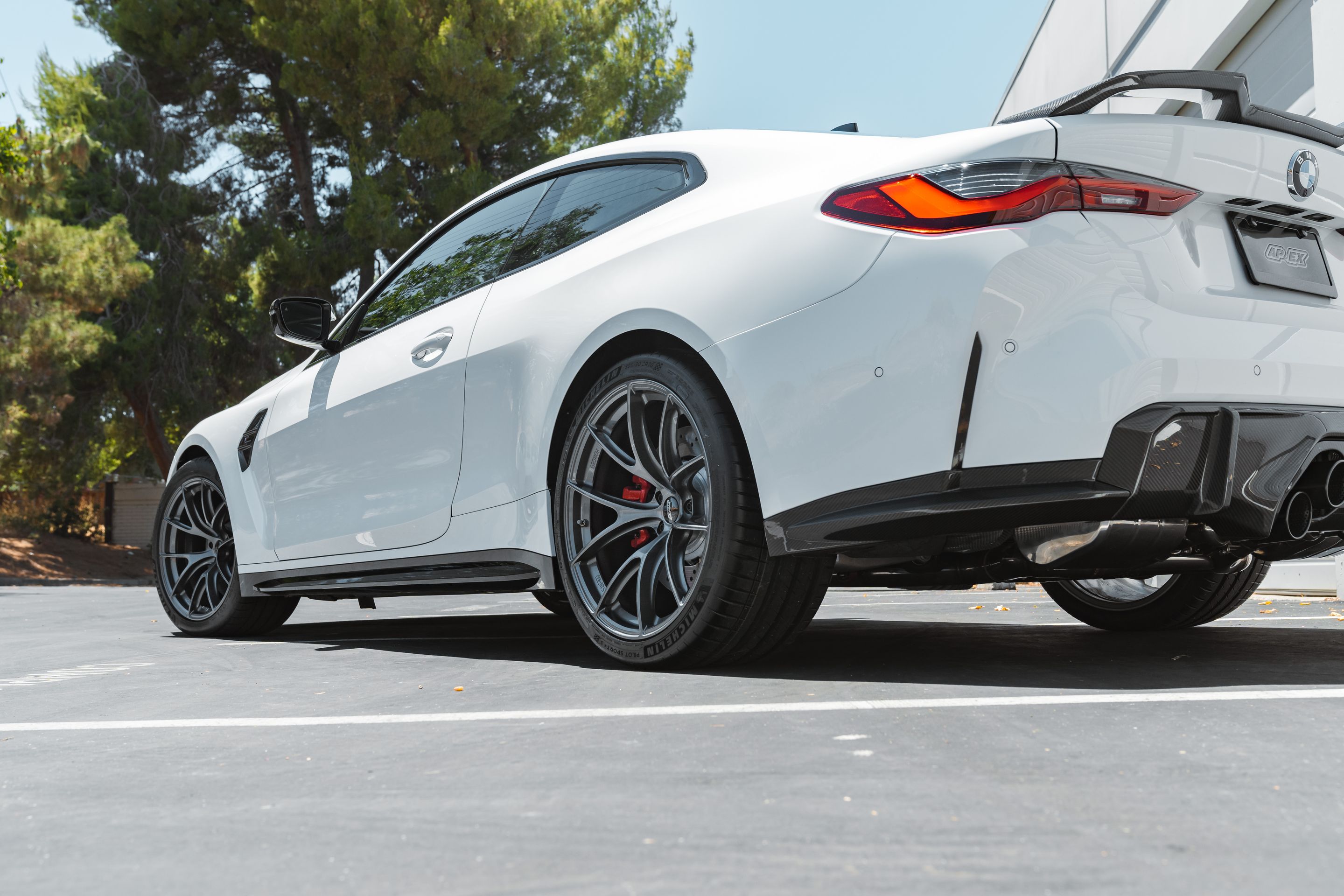 White BMW G82 Coupe M4 with 19"/20" VS-5RS Apex wheels in Anthracite
