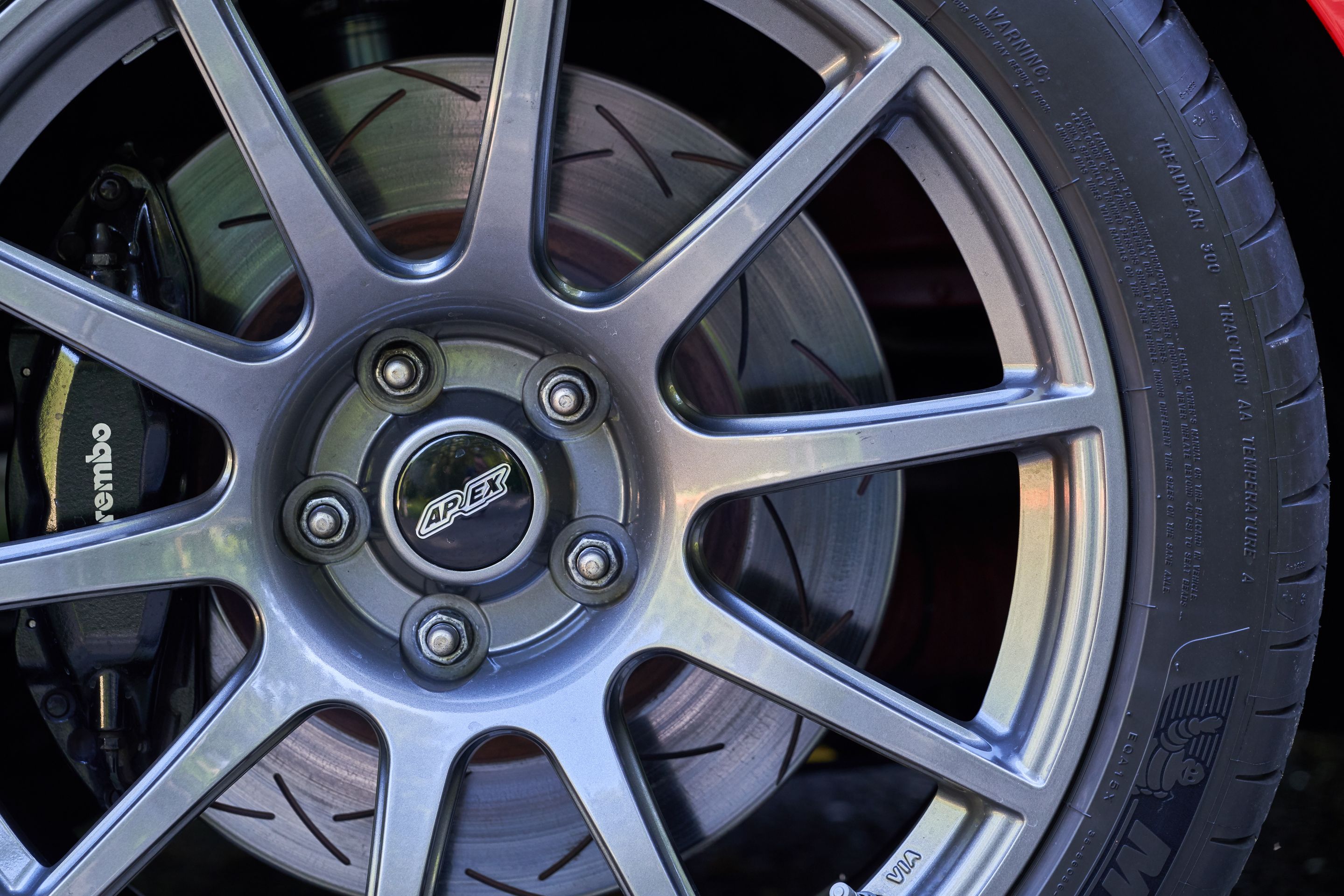 Red Ford S197 Mustang GT with 19" SM-10 Apex wheels in Anthracite