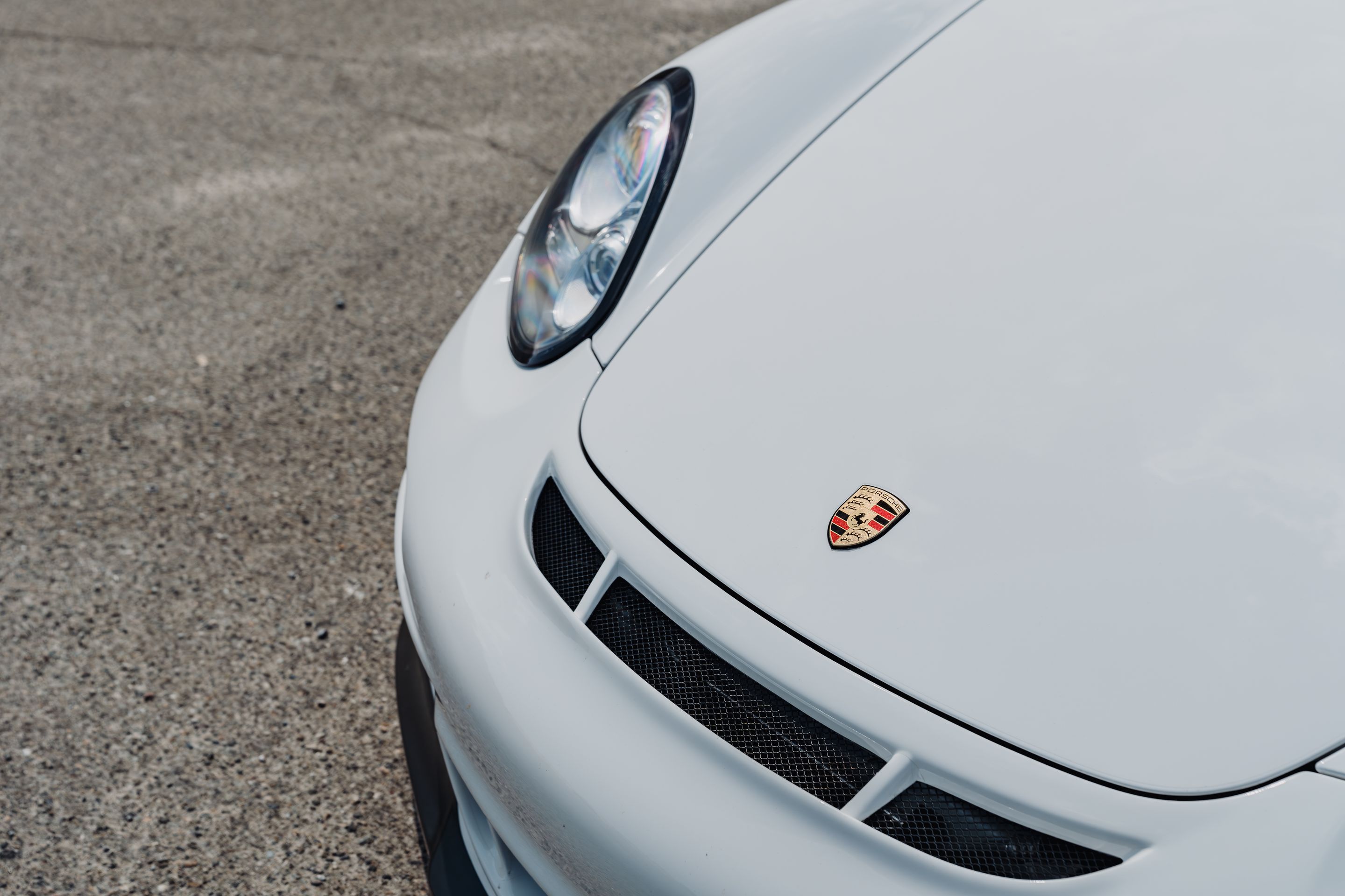 White Porsche 987 Cayman R with 18" EC-7RS Apex wheels in Race Silver