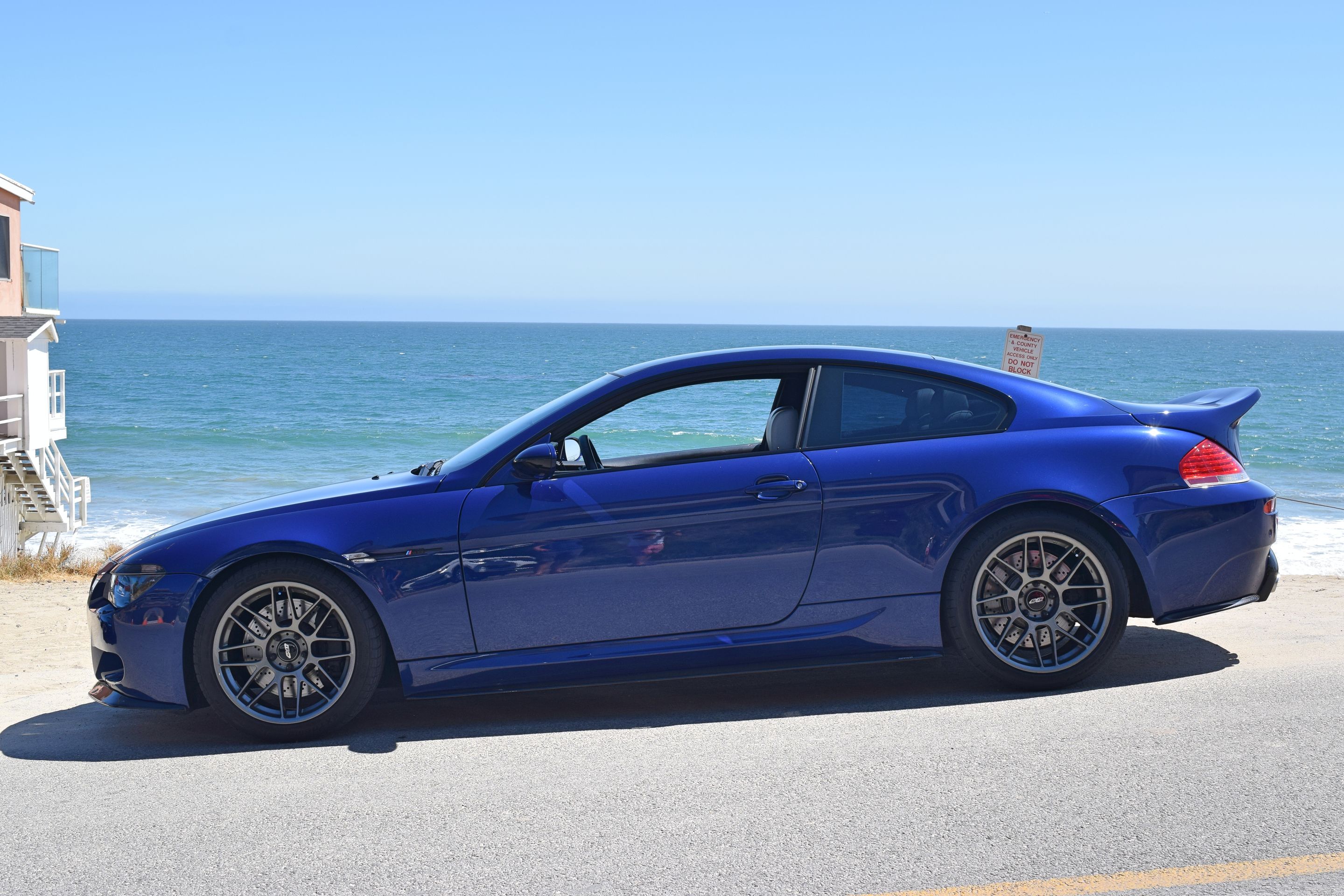 Blue BMW E63 Coupe M6 with 19" ARC-8 Apex wheels in Anthracite