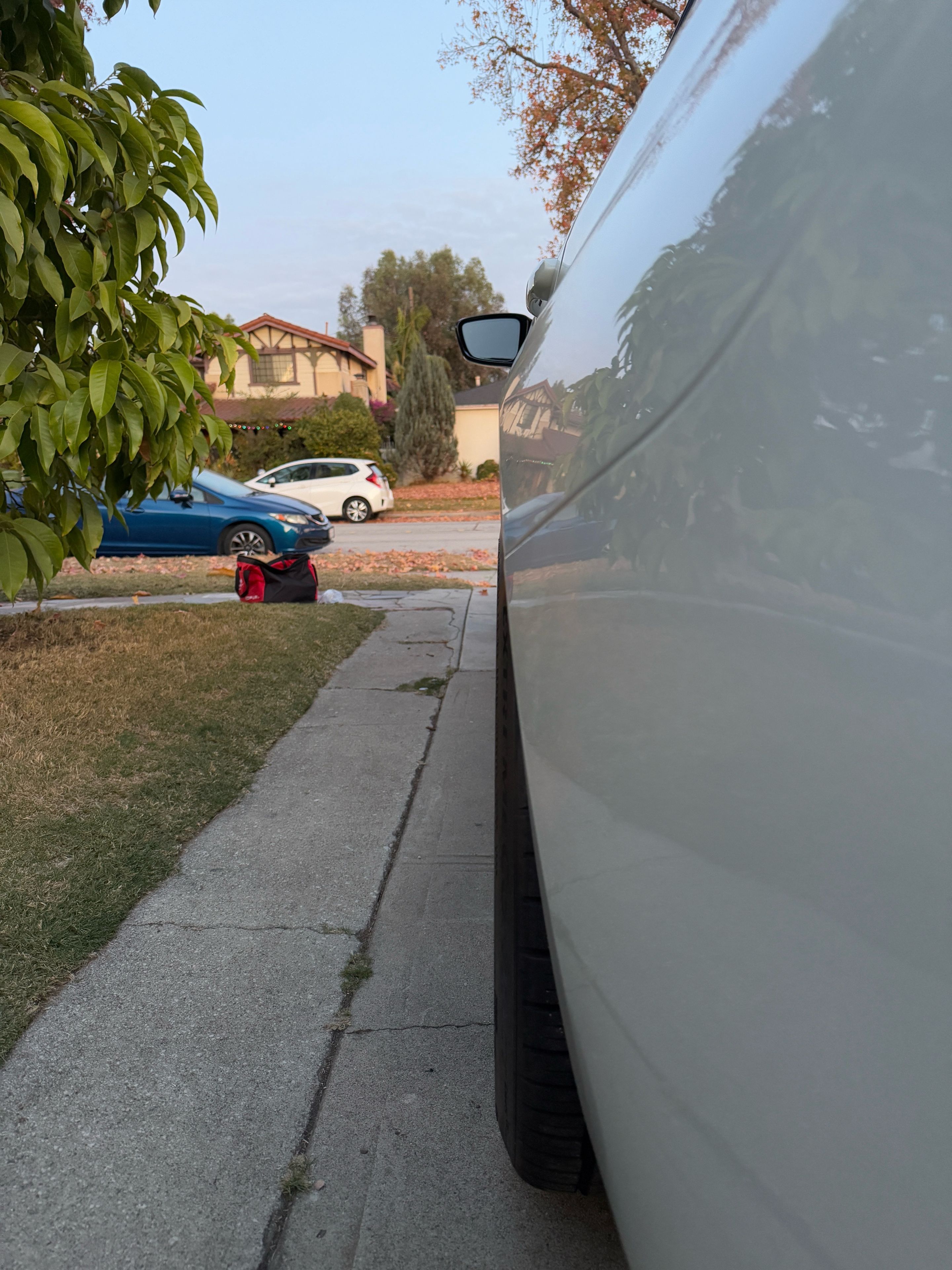 White BMW G20 Sedan 3 Series with 19" SM-10 Apex wheels in Anthracite