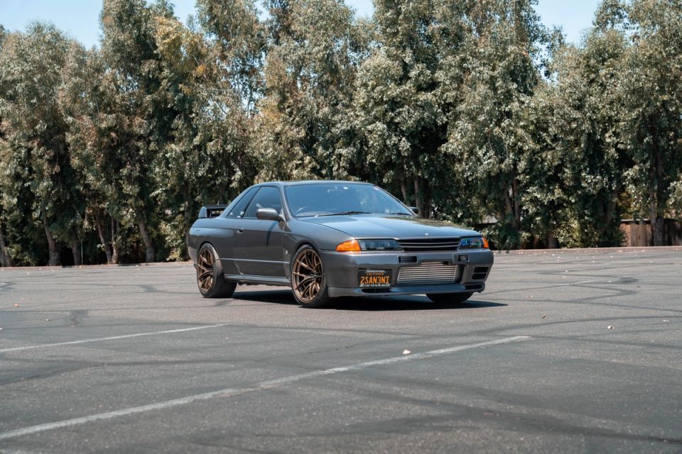 Nissan R32 GT-R with 18