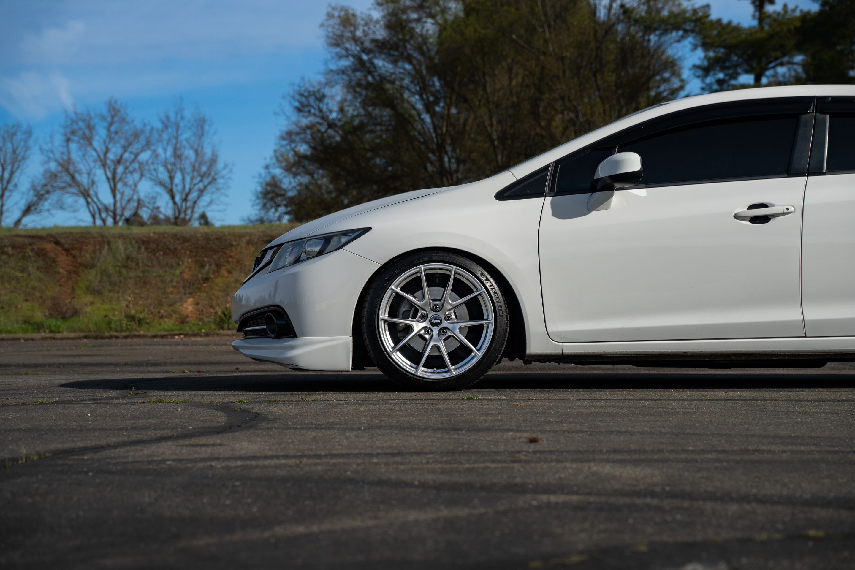 White Honda 9th Gen Civic with 18" VS-5 Apex wheels in Hyper Black
