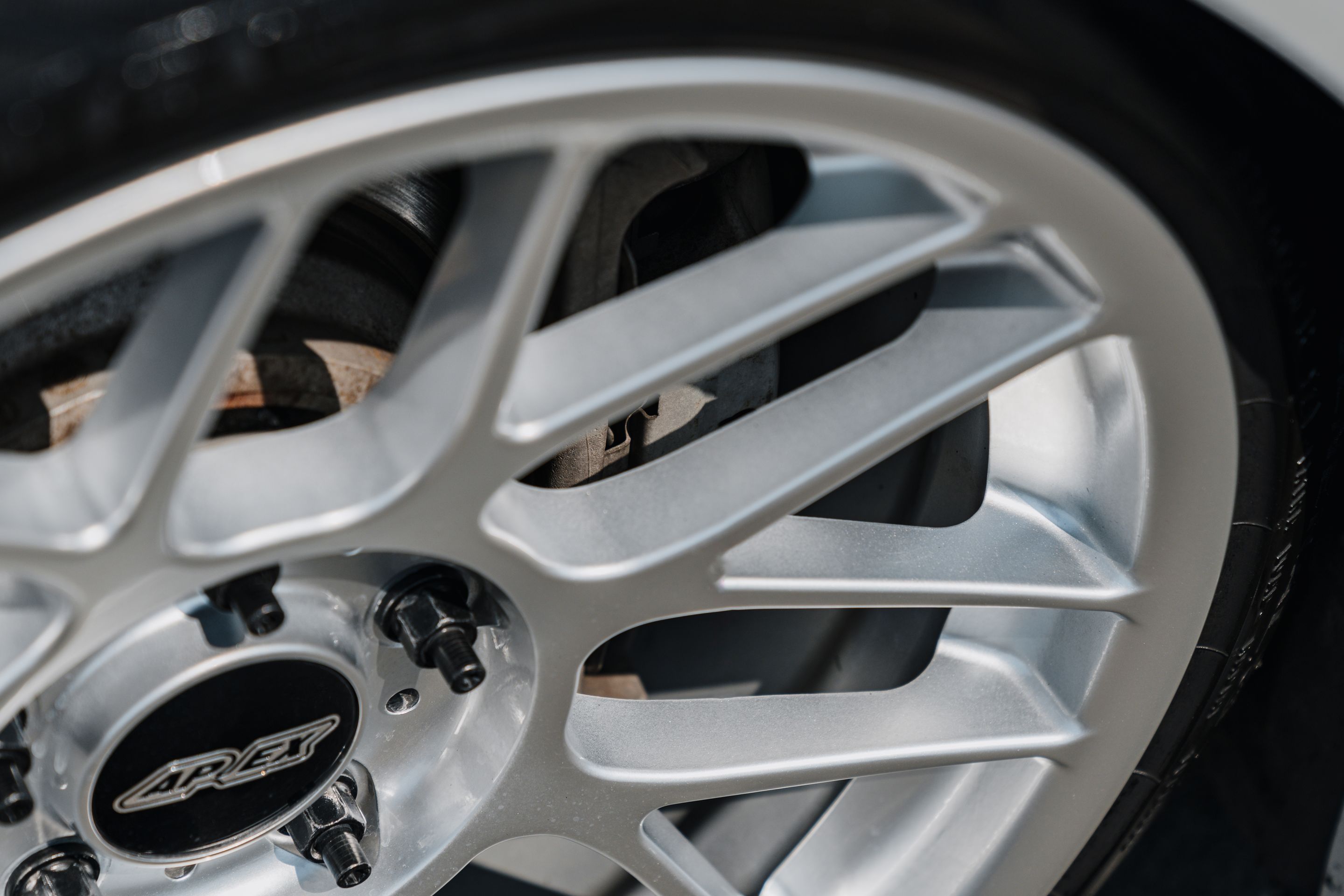 White BMW E90 LCI Sedan 3 Series with 18" ARC-8 Apex wheels in Hyper Silver