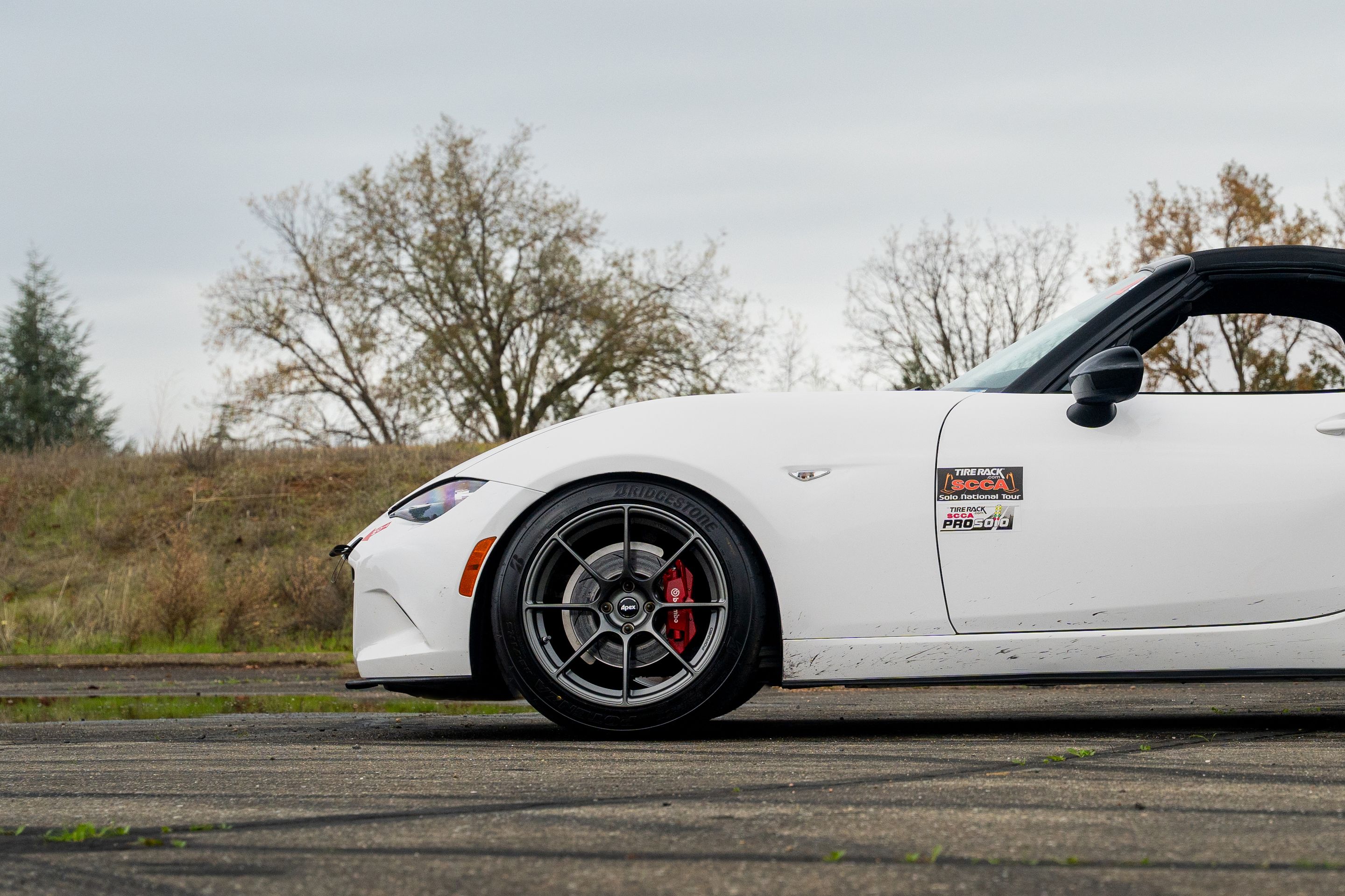 White Mazda ND MX-5 Miata with 17" SM-8RS Apex wheels in Anthracite