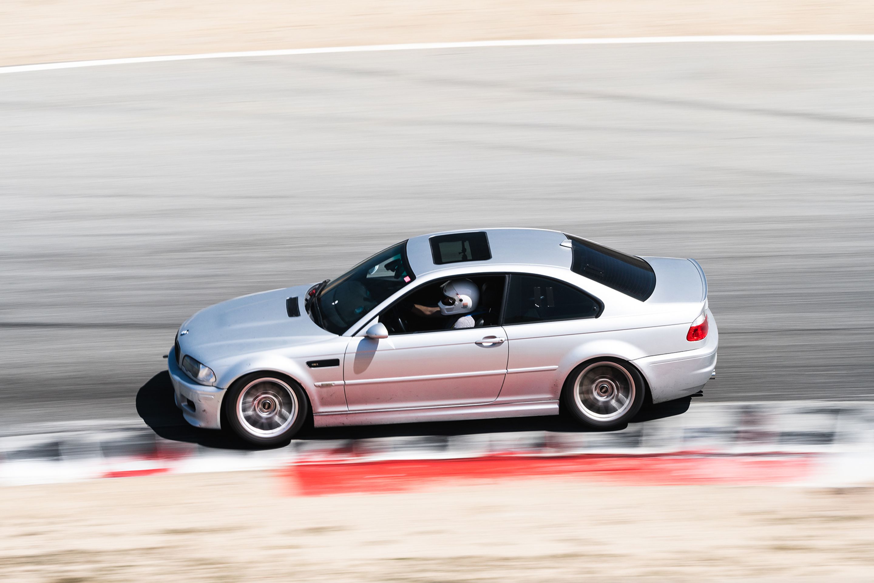 White Porsche 911 996 GT2 with 20" FL-5 Apex wheels in Brushed Clear