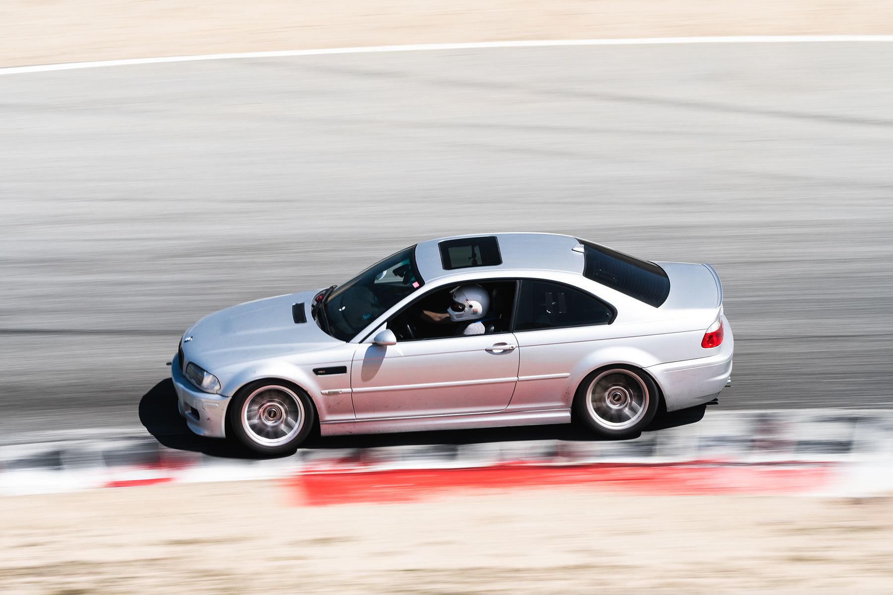 White Porsche 911 996 GT2 with 20" FL-5 Apex wheels in Brushed Clear