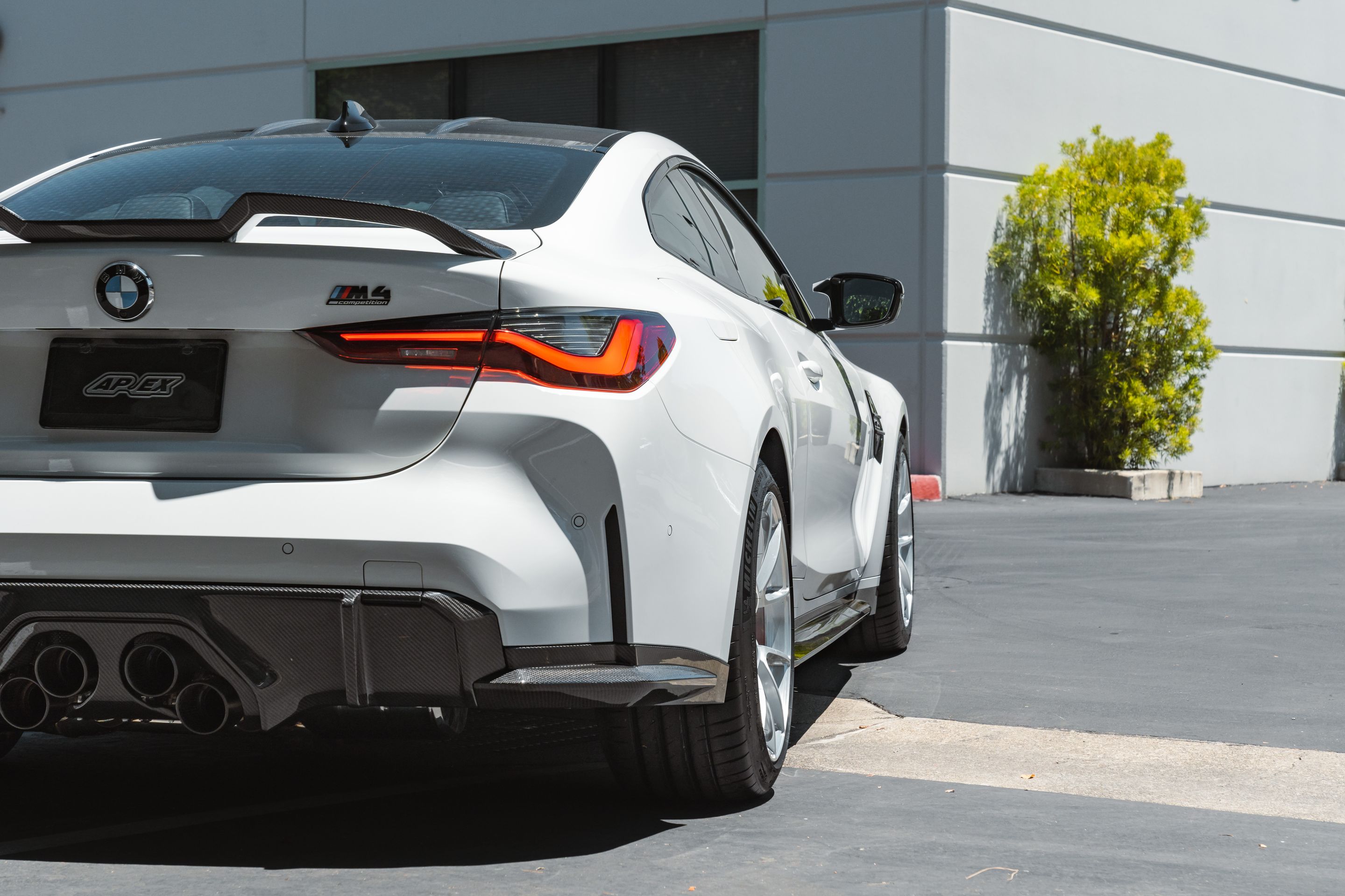 White BMW G82 Coupe M4 with 19" VS-5RS Apex wheels in Brushed Clear