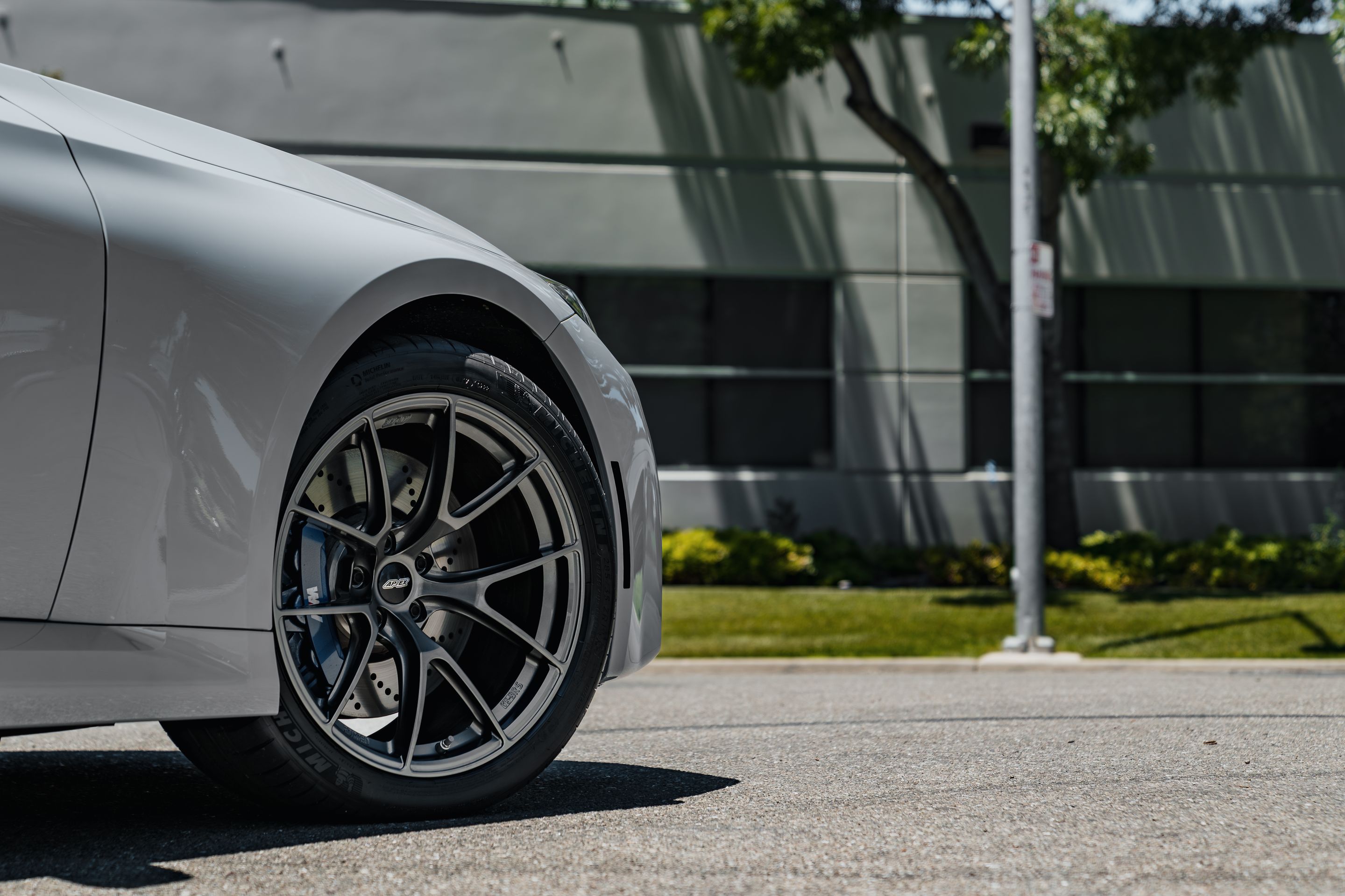 Grey BMW G87 M2 with 19"/20" VS-5RS Apex wheels in Anthracite