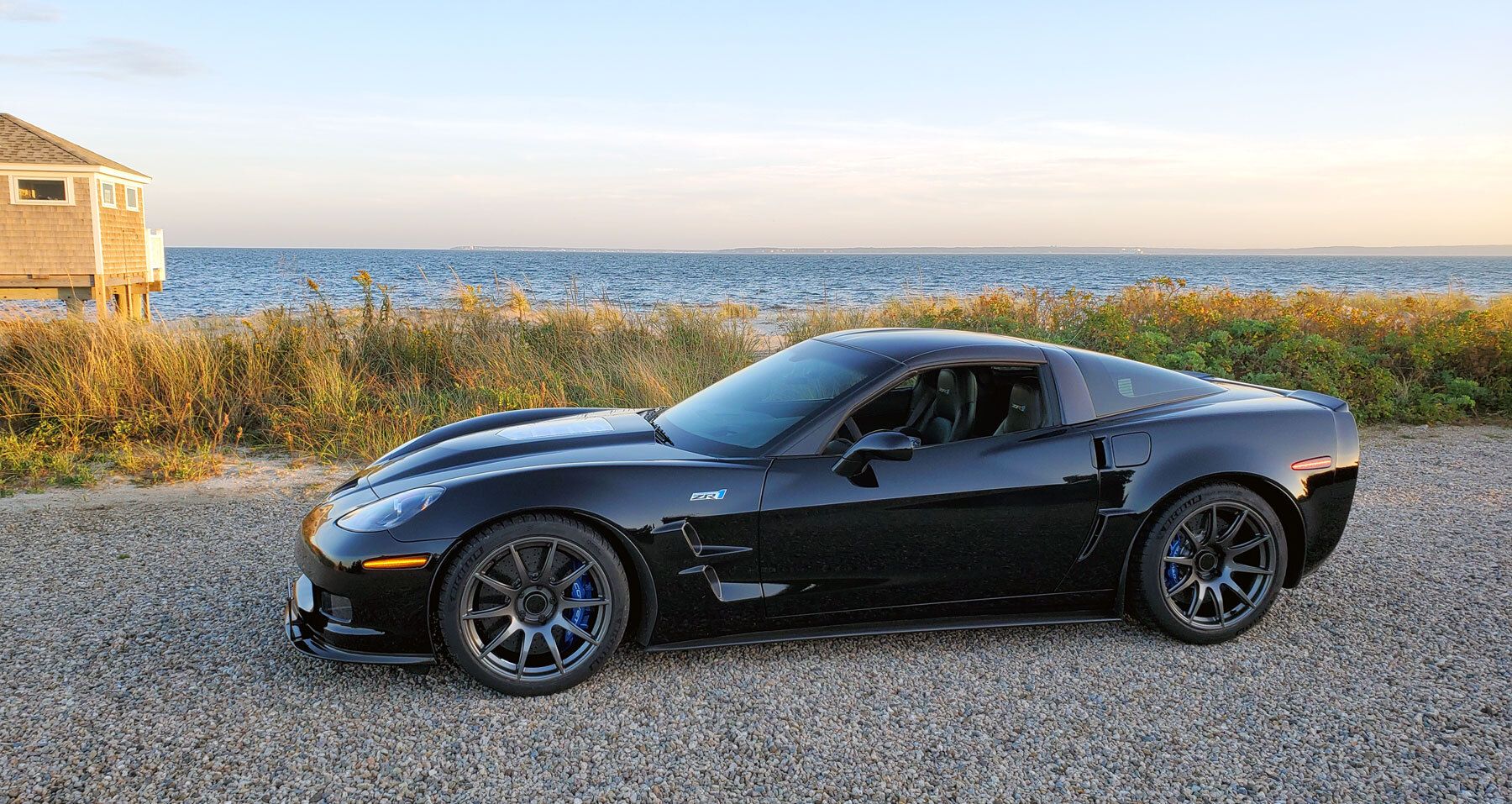 Black Chevrolet C6 Corvette ZR-1 with 19" SM-10 Apex wheels in Anthracite
