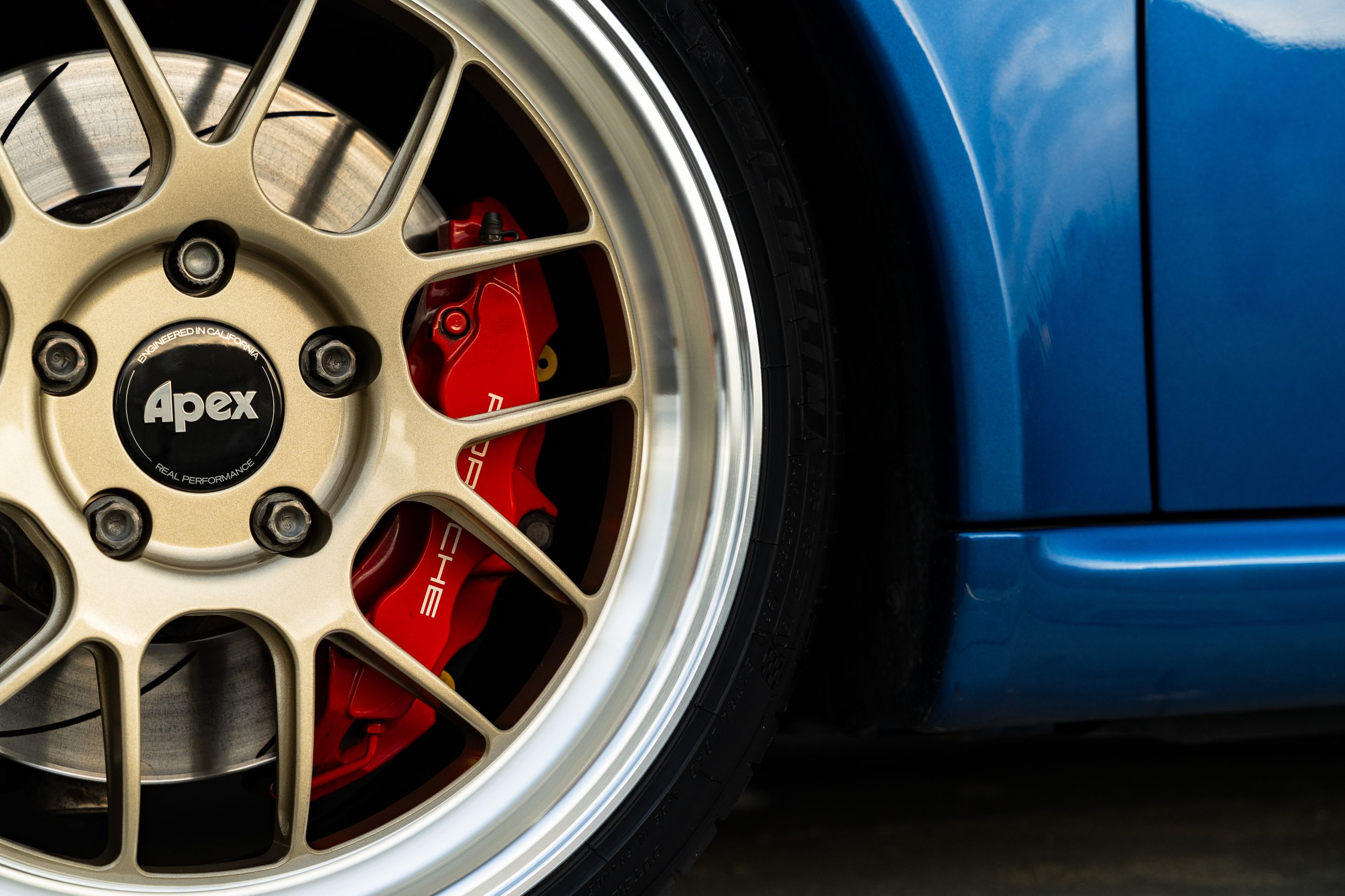 Blue Porsche 911 997 GT3 with 19" TEST-M Apex wheels in Machined Lip Gloss Motorsport Gold