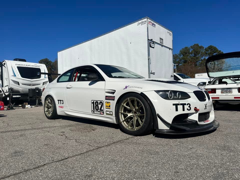 White BMW E92 Coupe M3 with 18" VS-5RS Apex wheels in Motorsport Gold