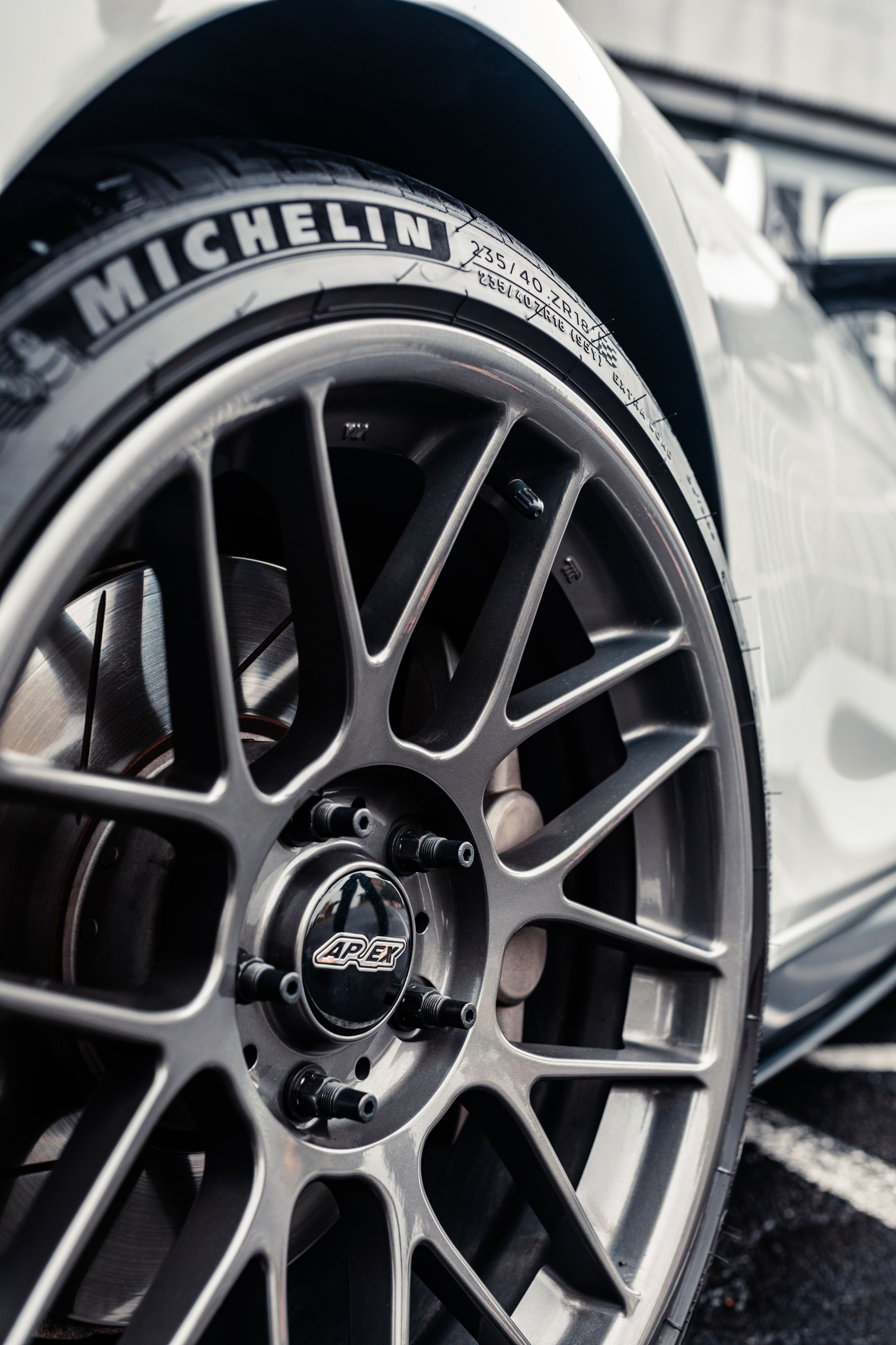 White BMW F30 Sedan 3 Series with 18" ARC-8 Apex wheels in Anthracite