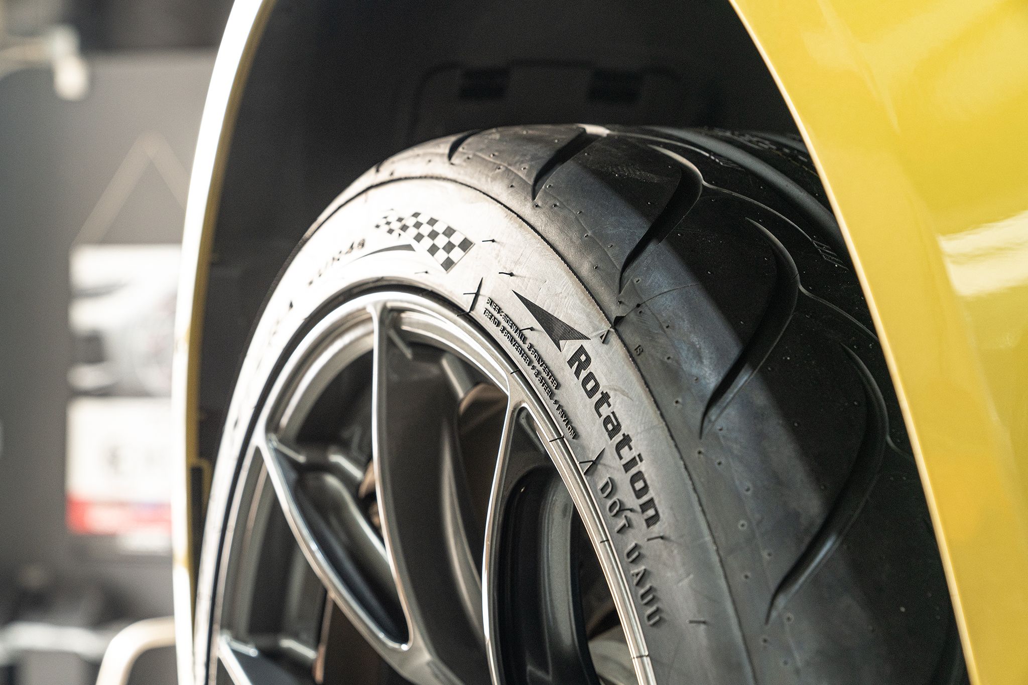 Yellow BMW F82 Coupe M4 with 19" VS-5RS Apex wheels in Anthracite
