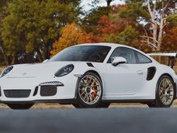 White Porsche 911 - EC-7RS in Motorsport Gold