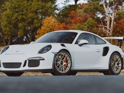 White Porsche 911 - EC-7RS in Motorsport Gold