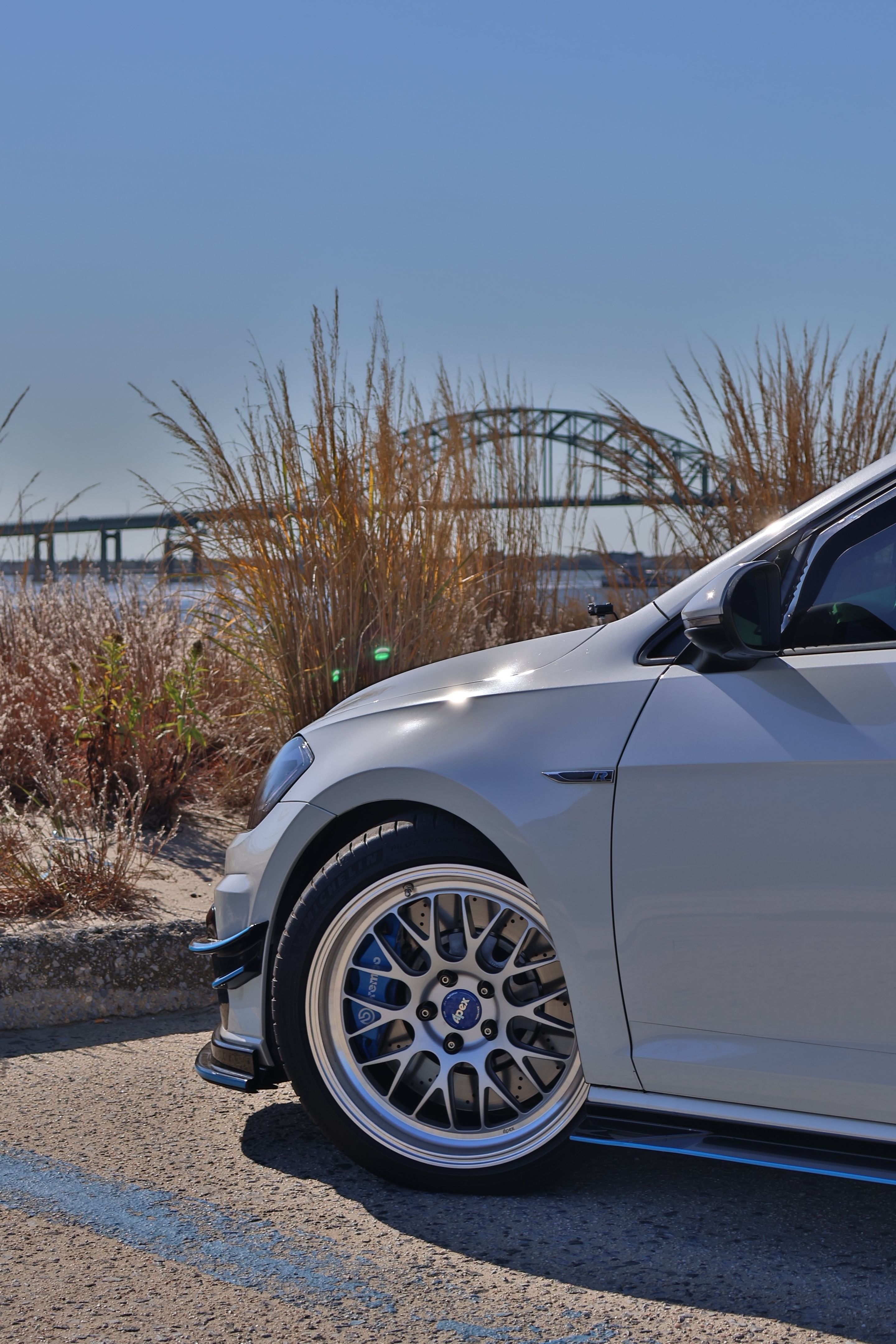 White VW MK7 Golf R with 18" ML-10RT Apex wheels in Machined Lip Brushed Clear