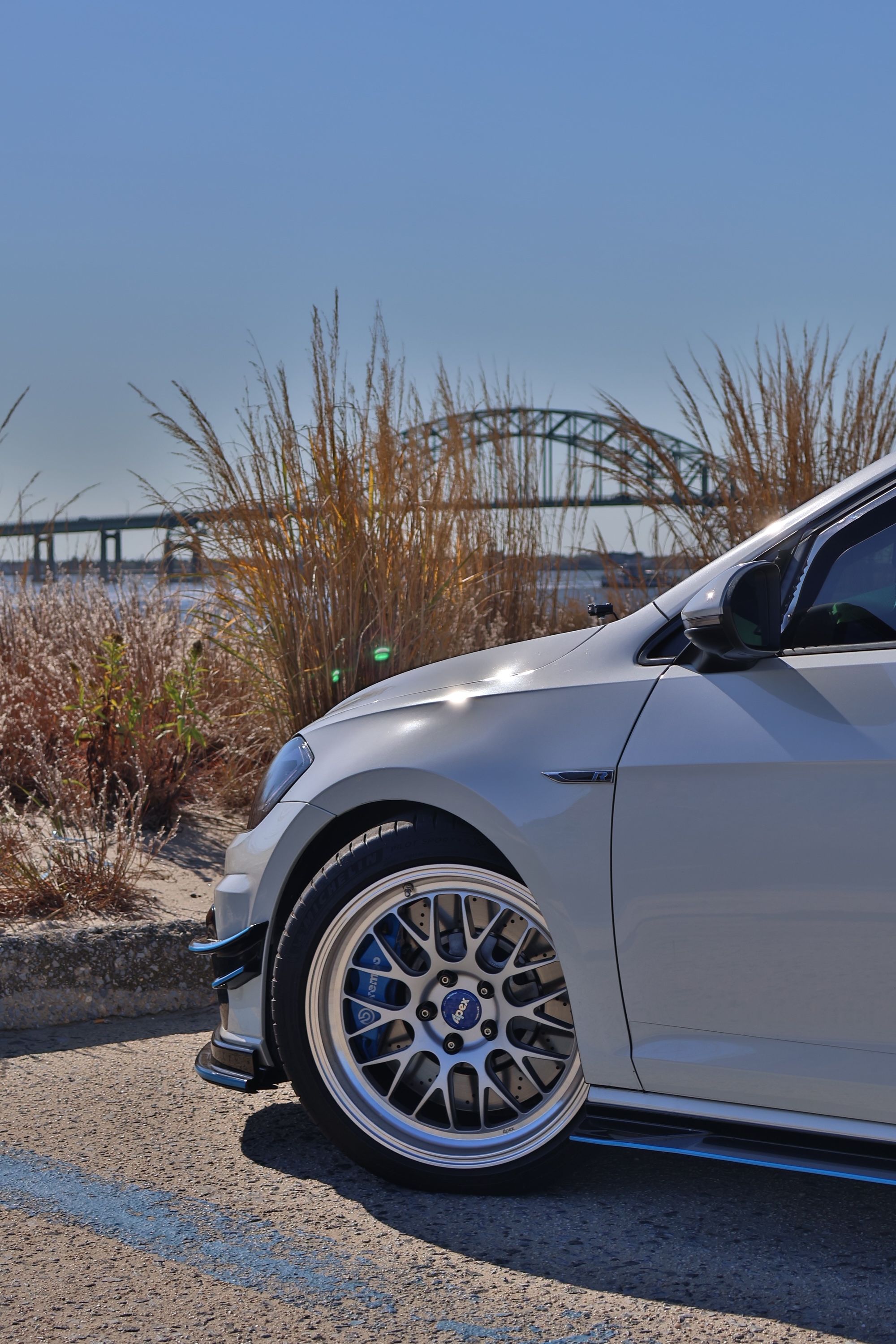 White VW MK7 Golf R with 18" ML-10RT Apex wheels in Machined Lip Brushed Clear