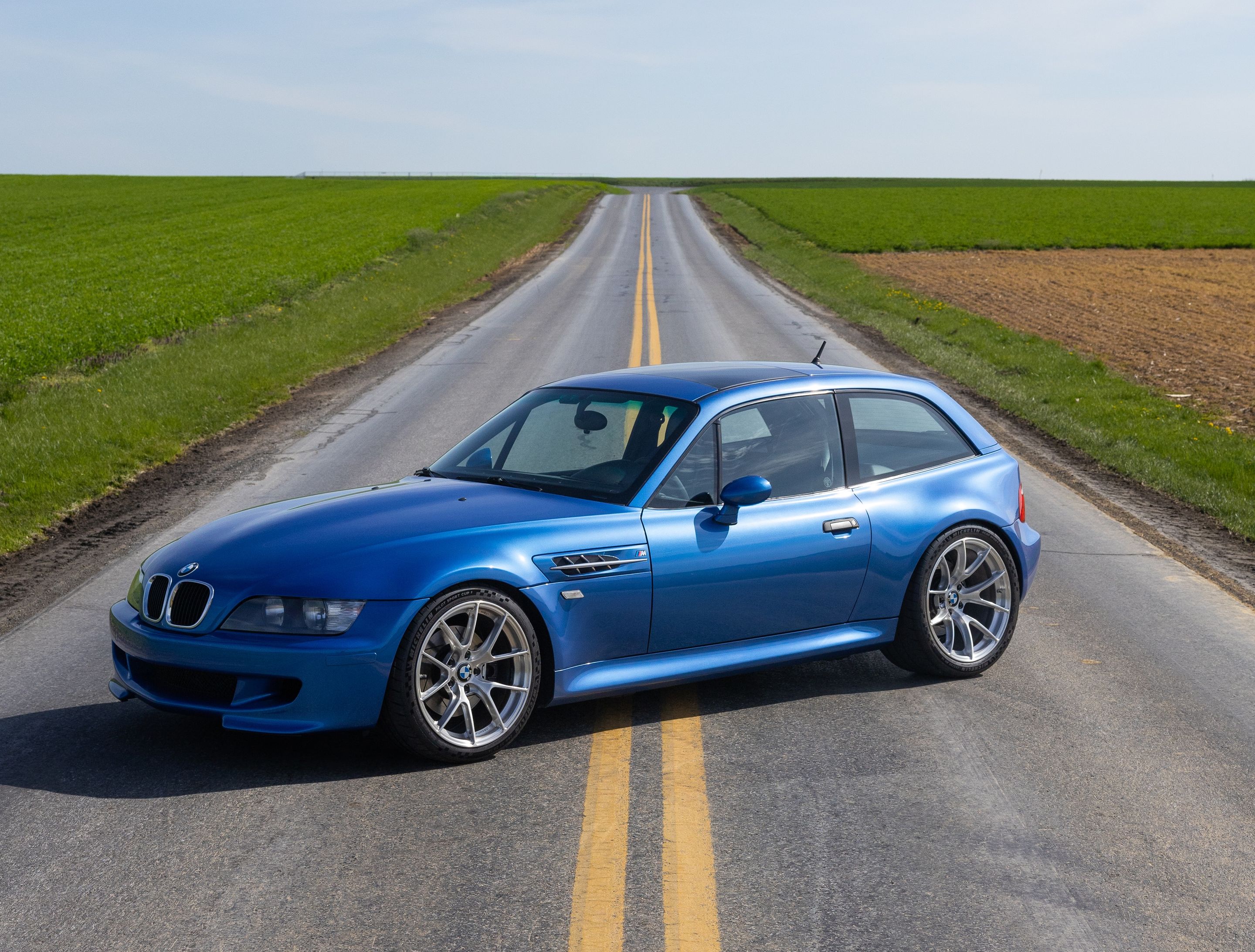 Blue BMW E36/8 Coupe Z3 M with 18" VS-5RS Apex wheels in Brushed Clear