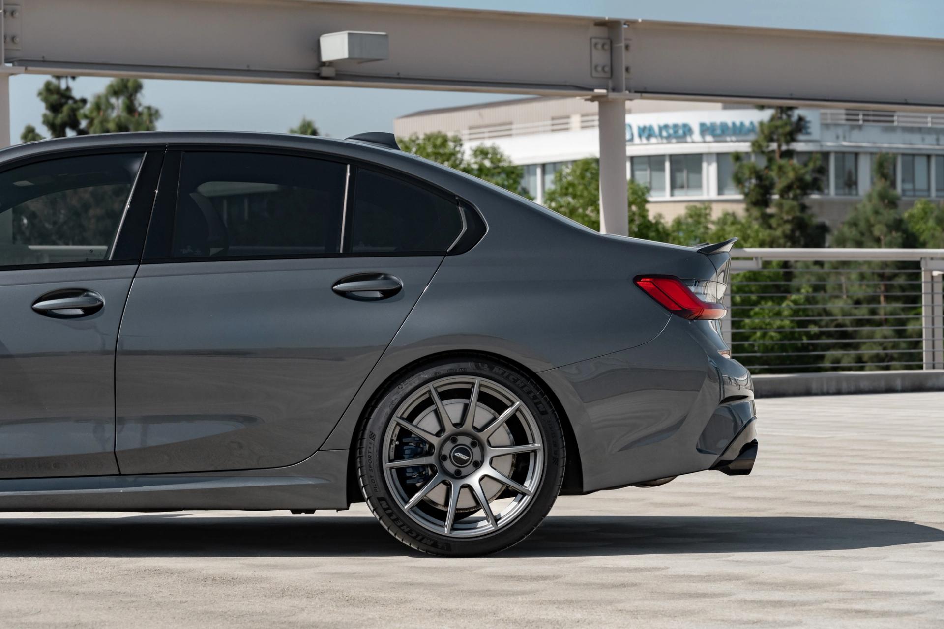 BMW G20 Sedan 3 Series with 19" SM-10 Wheels in Anthracite