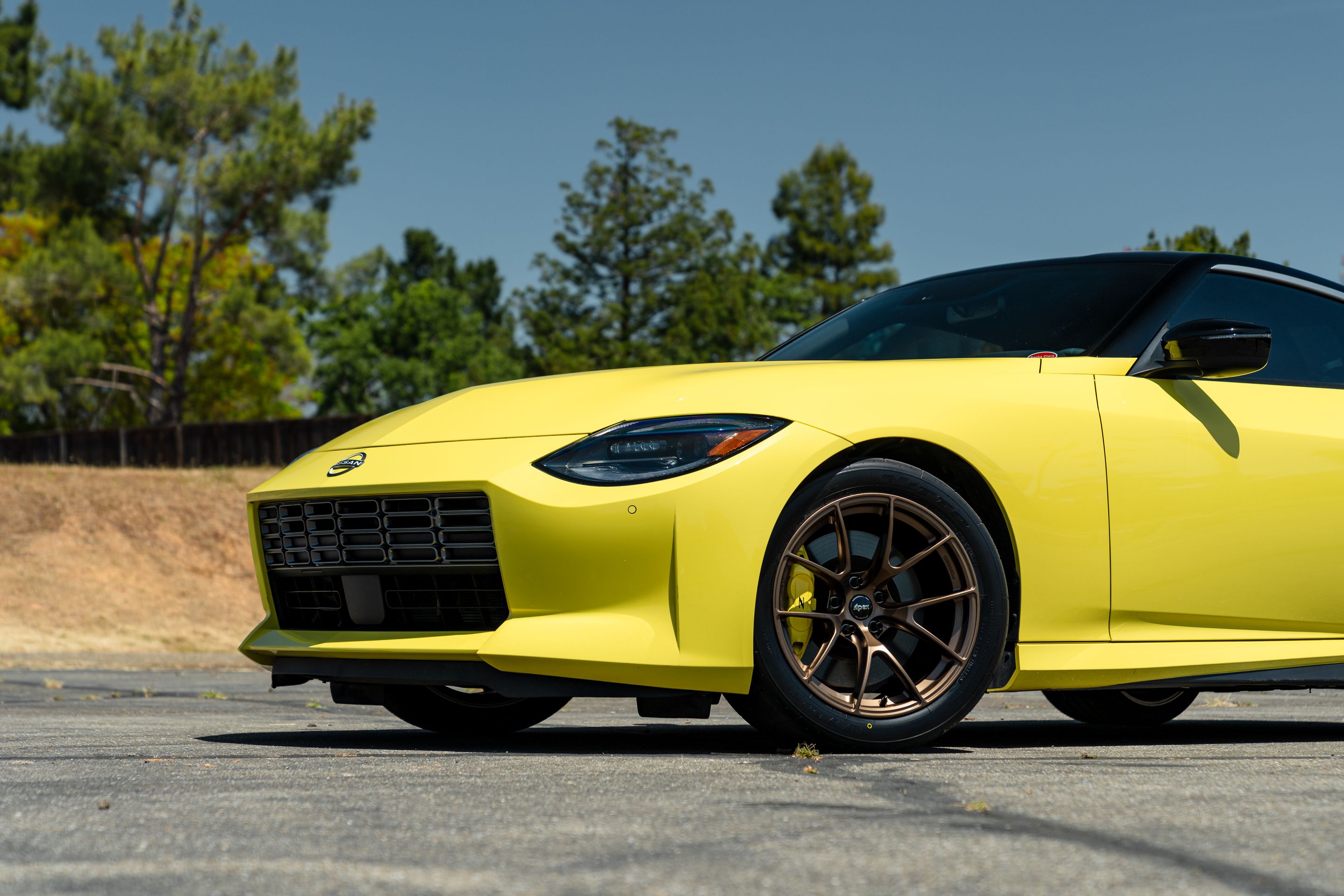 Yellow Nissan Z with 18" VS-5RS Apex wheels in Satin Bronze