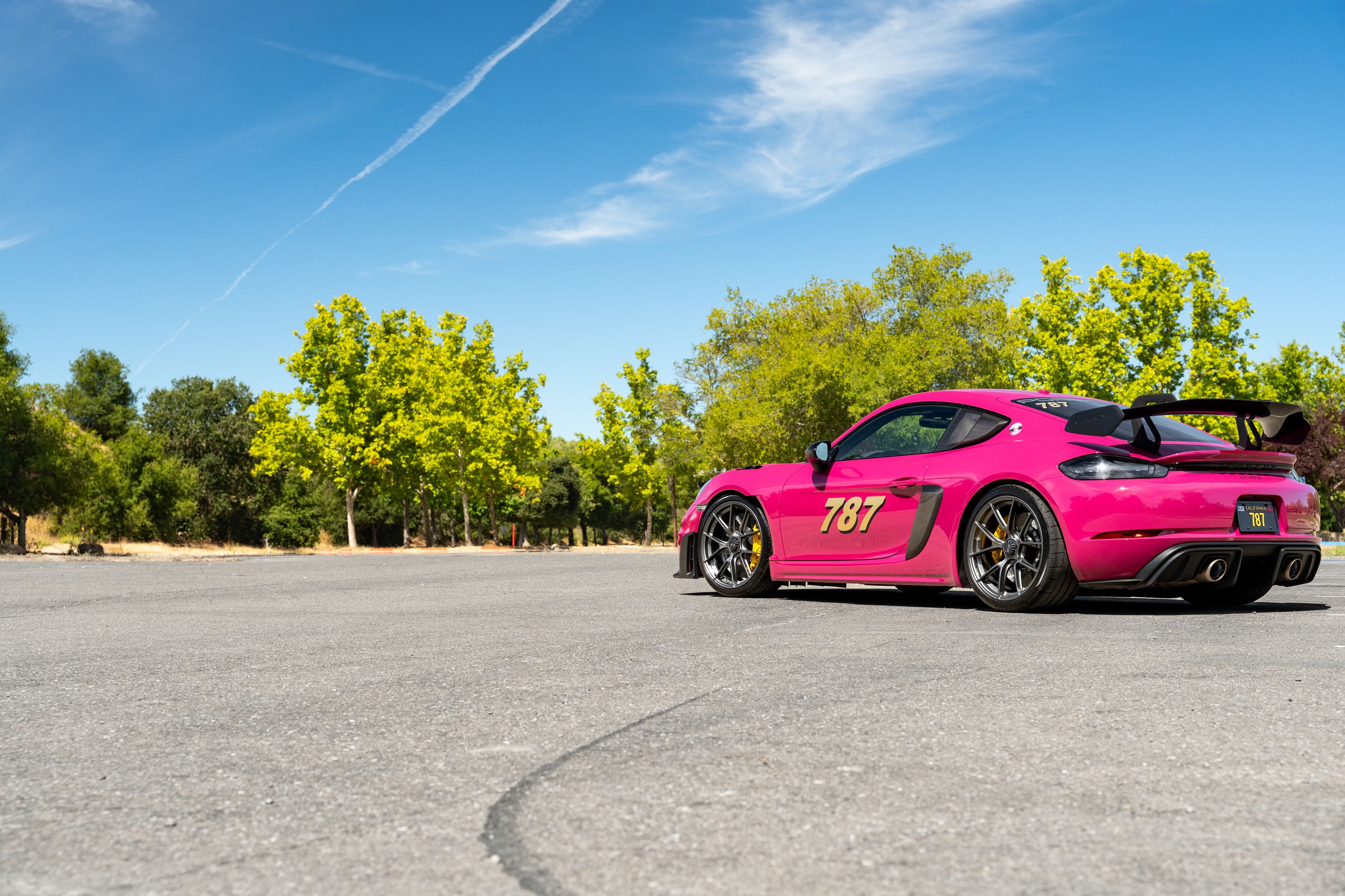 Pink Porsche 718 Cayman GT4 RS with 20" VS-5RS Apex wheels in Anthracite