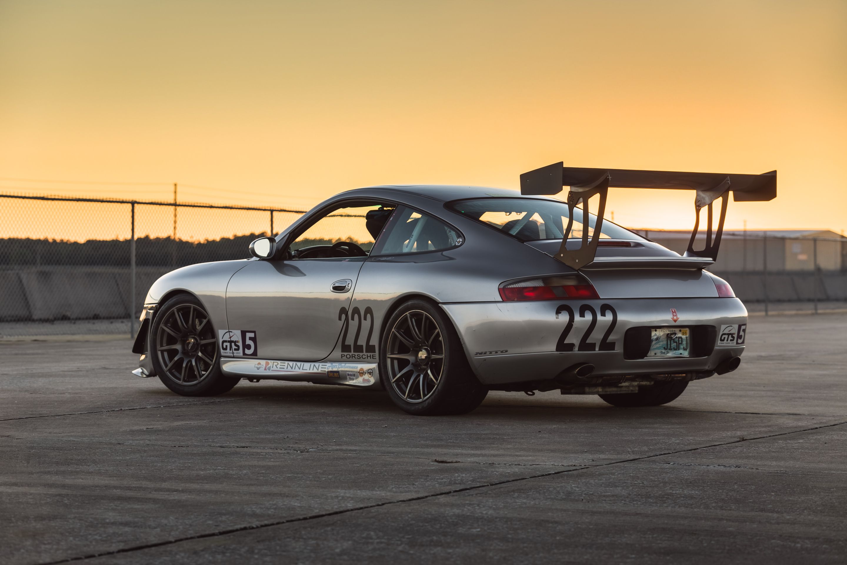 Silver Porsche 911 996 Carrera with 18" SM-10 Apex wheels in Anthracite