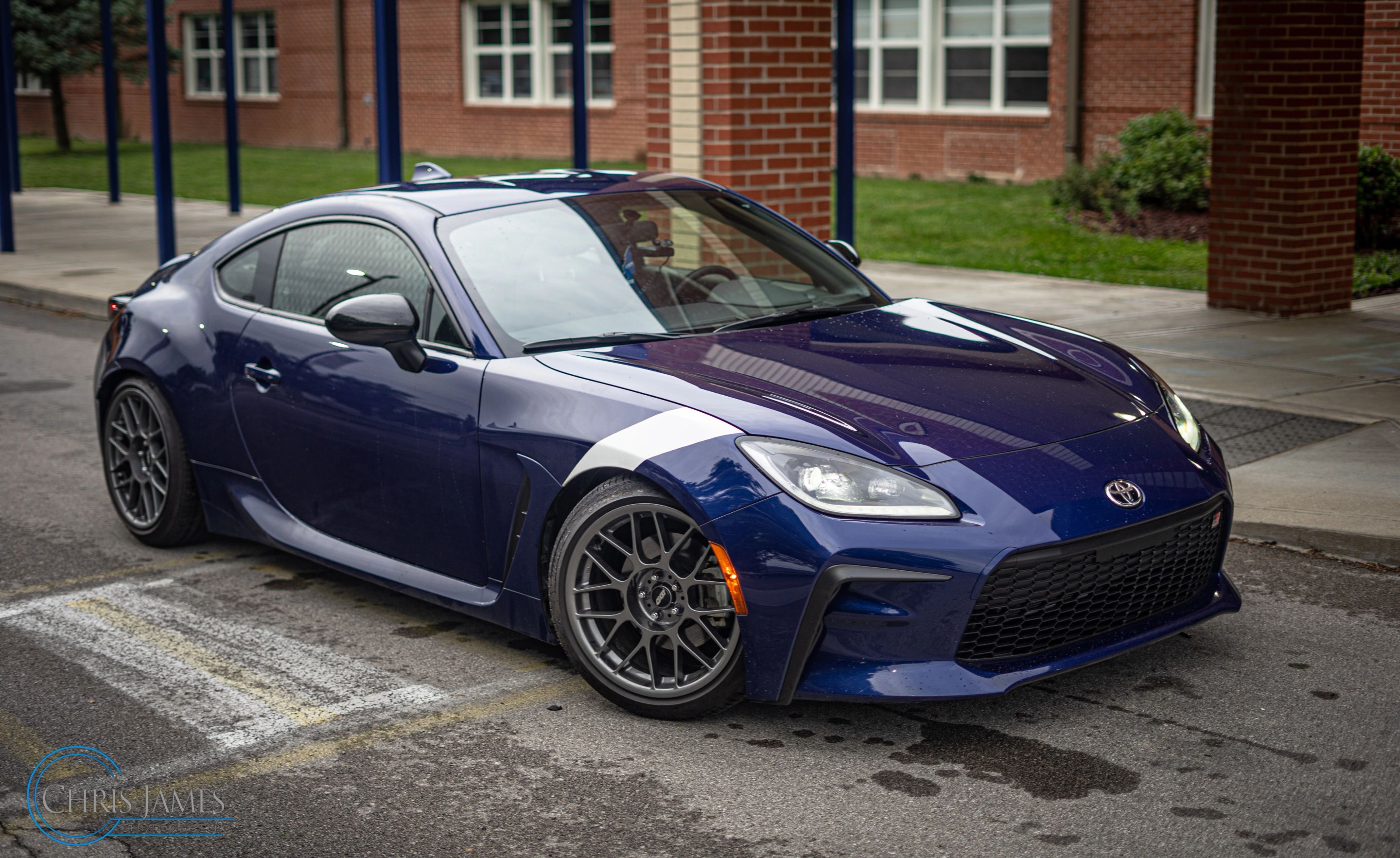 Blue Toyota GR86 with 17" ARC-8 Apex wheels in Anthracite