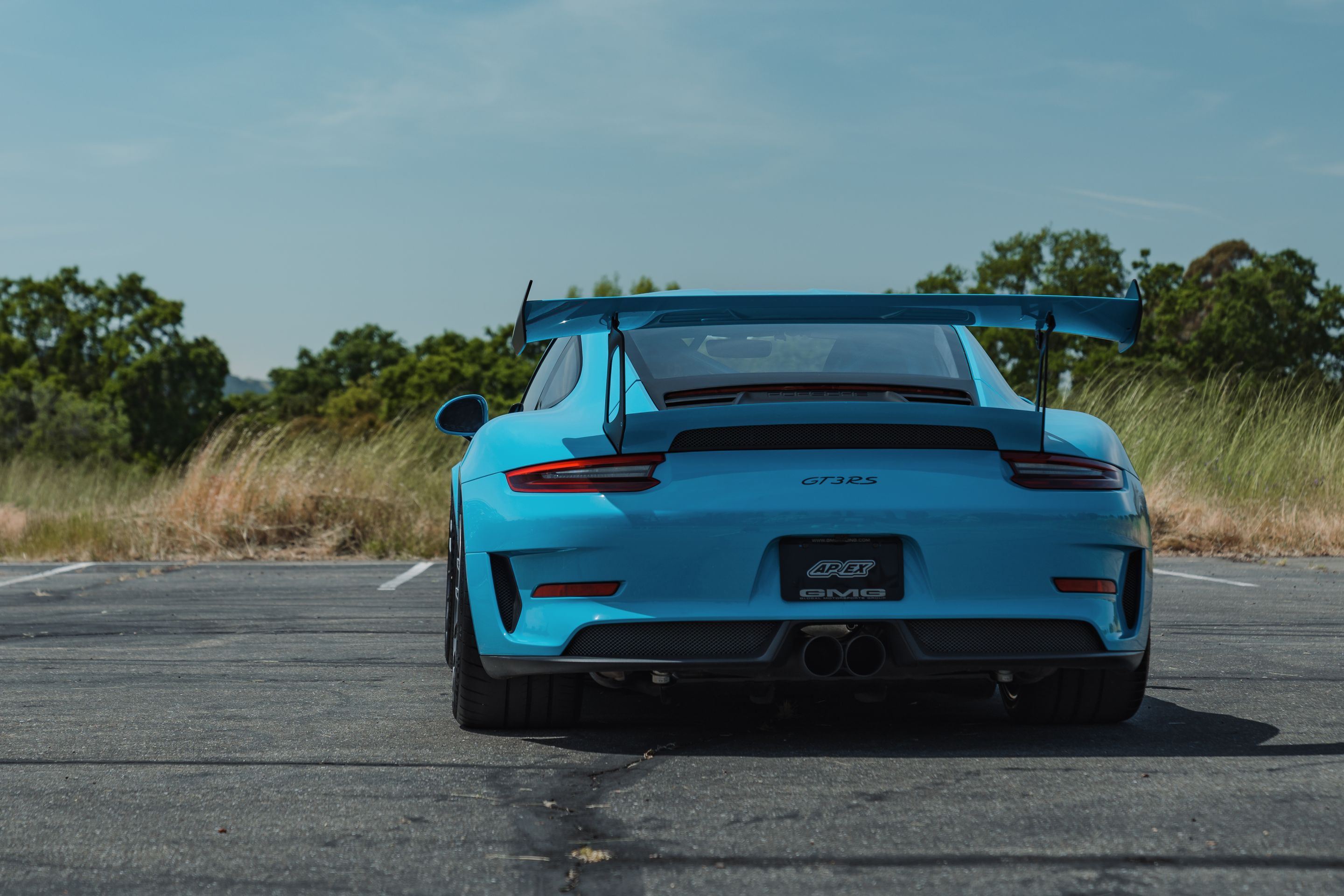 Blue Porsche 911 991.2 GT3 RS with 19" EC-7RS Apex wheels in Anthracite