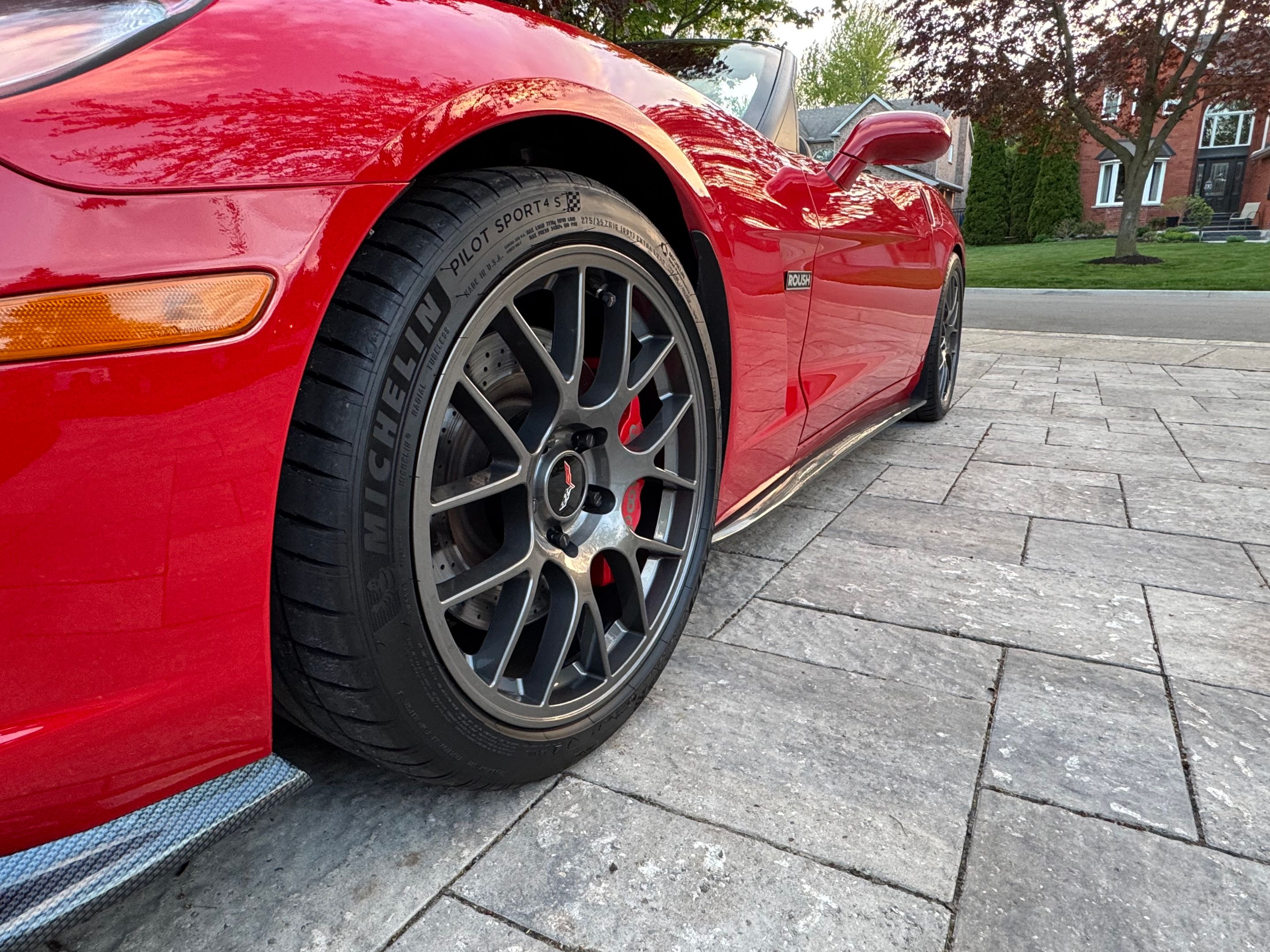 Red Chevrolet C6 Corvette Base/Z51 with 18"/19" EC-7 Apex wheels in Anthracite