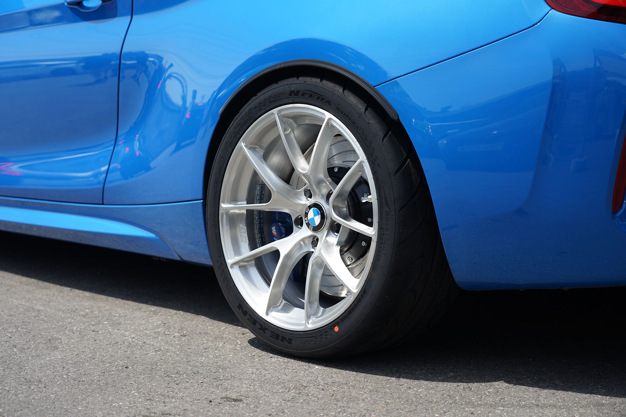 Blue BMW F87 M2 with 18" VS-5RS Apex wheels in Brushed Clear