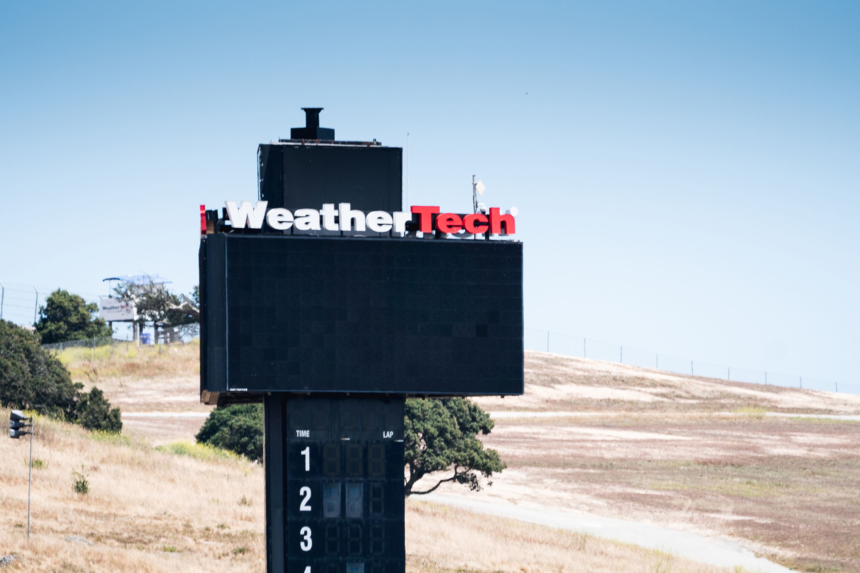White Porsche 911 996 GT2 with 20" FL-5 Apex wheels in Brushed Clear