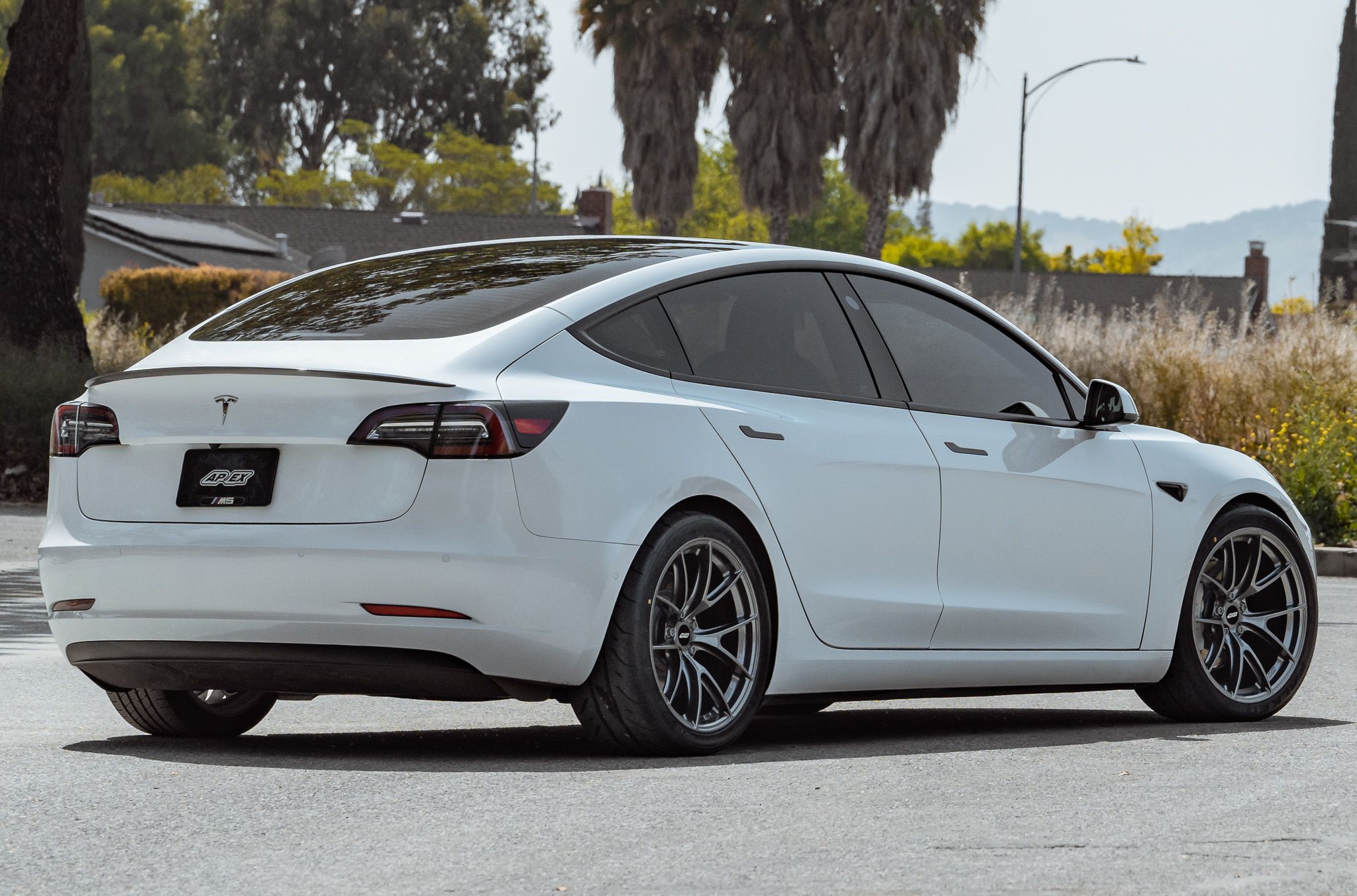 White Tesla Model 3 with 19" VS-5RS Apex wheels in Anthracite