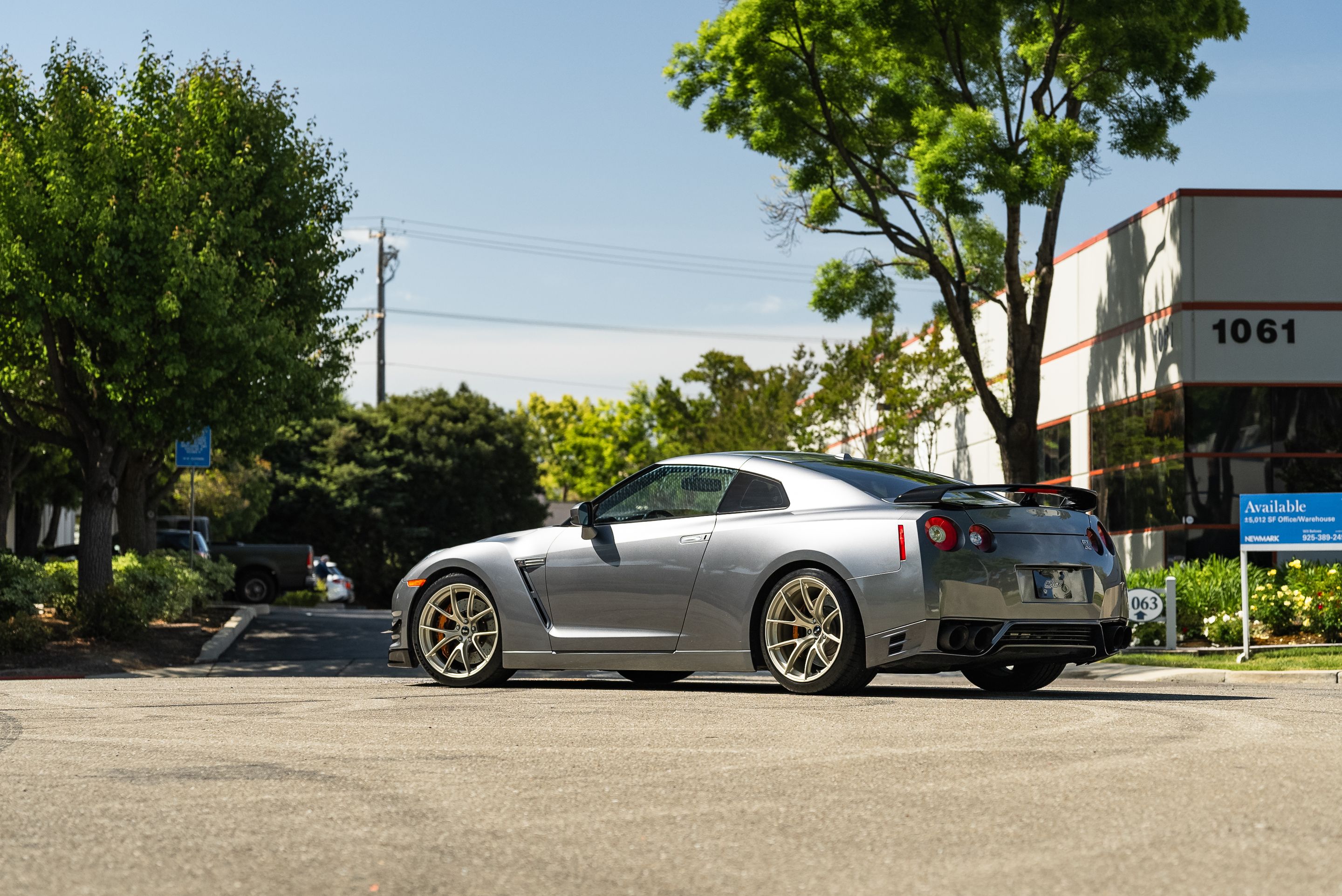 Grey Nissan R35 GT-R Base with 20" VS-5RS Apex wheels in Motorsport Gold
