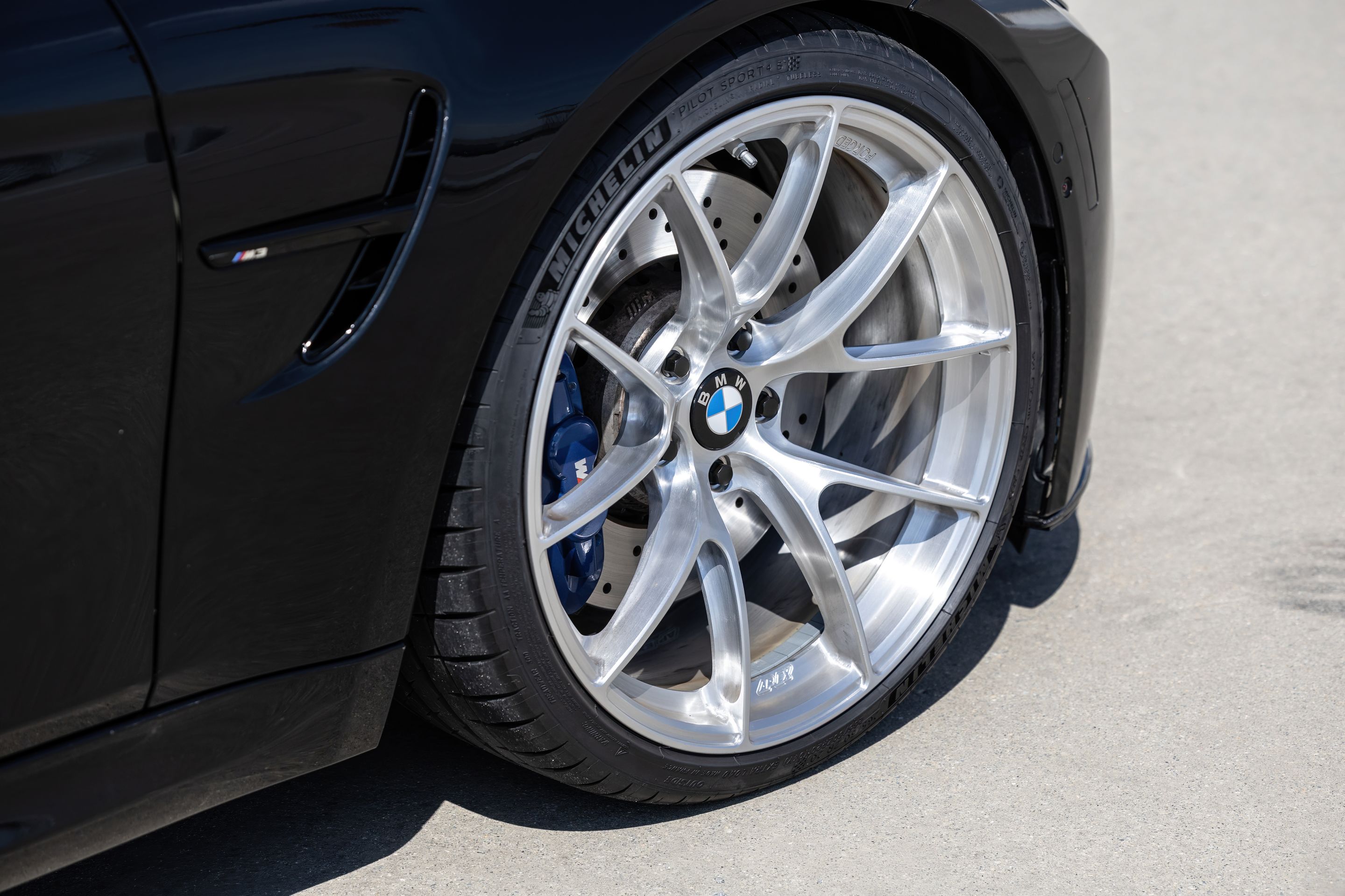 Black BMW F80 M3 with 20" VS-5RS Apex wheels in Brushed Clear