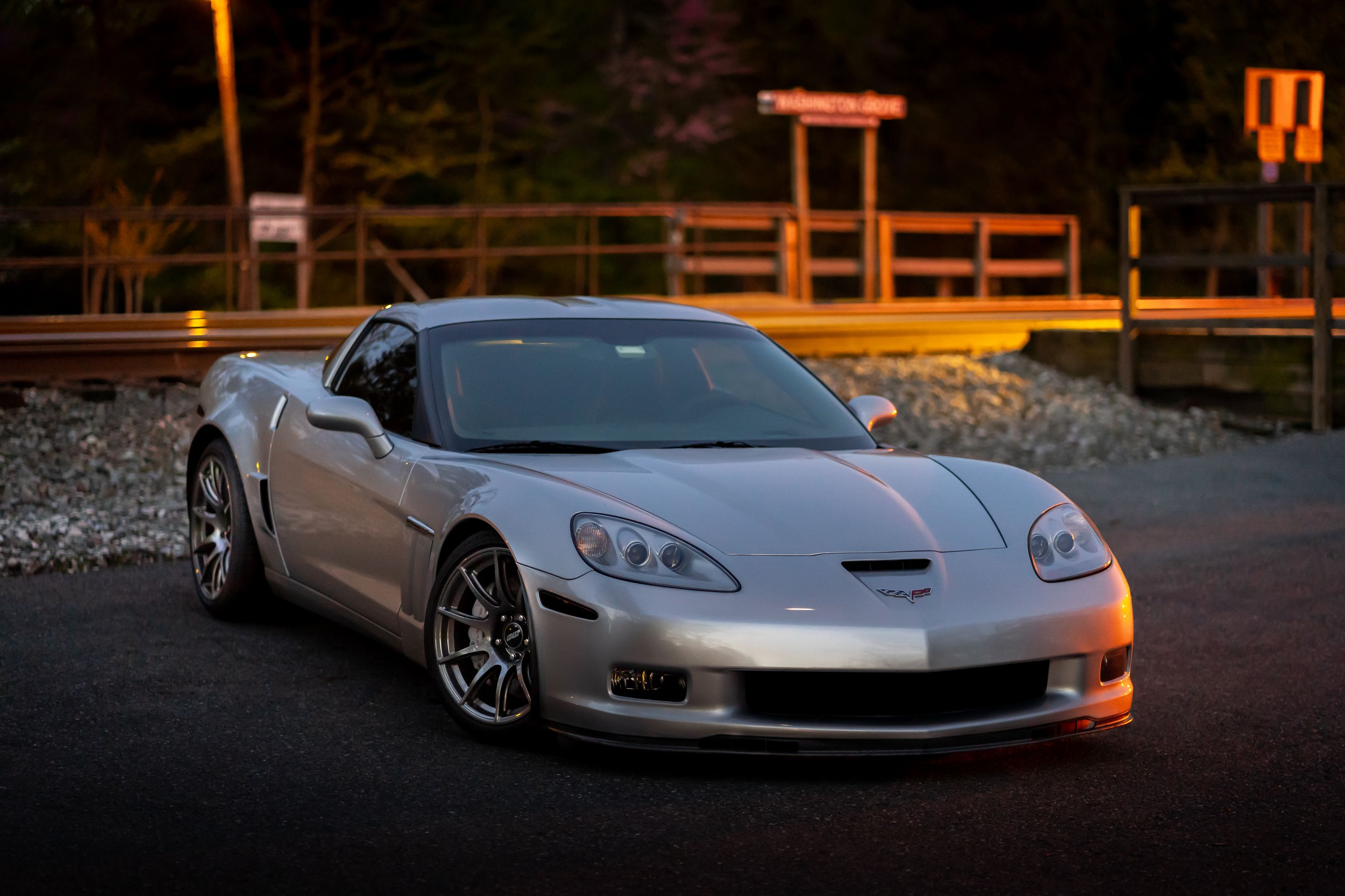 Silver Chevrolet C6 Corvette Grand Sport with 18"/19" SM-10 Apex wheels in Anthracite