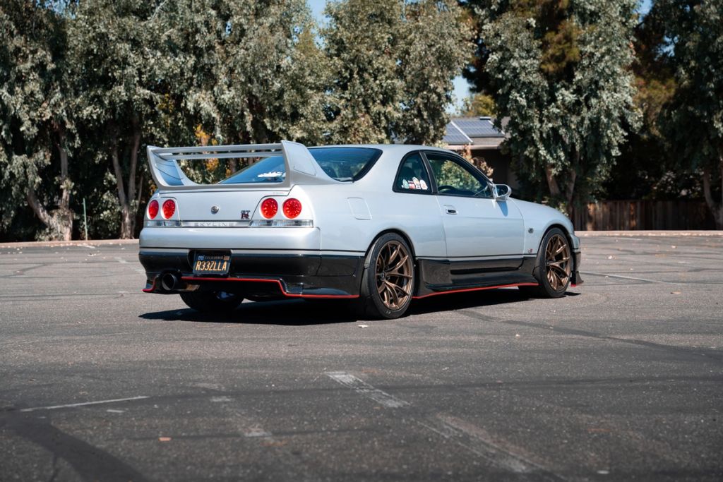 Nissan R33 GT-R with 18