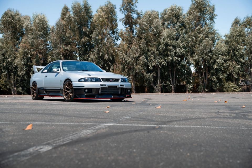 Nissan R33 GT-R with 18