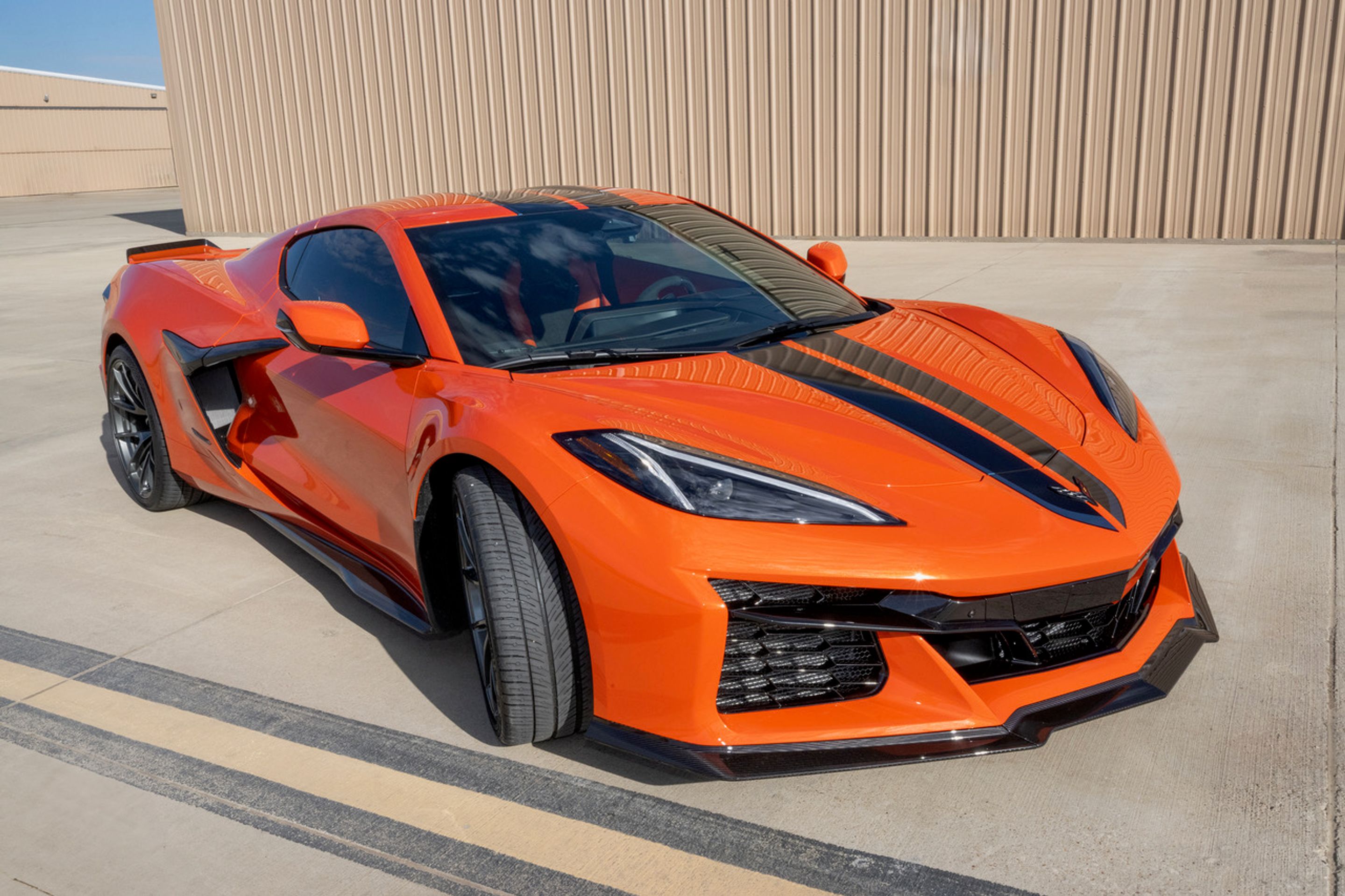 Orange Chevrolet C8 Corvette E-Ray with 20"/21" VS-5RS Apex wheels in Anthracite