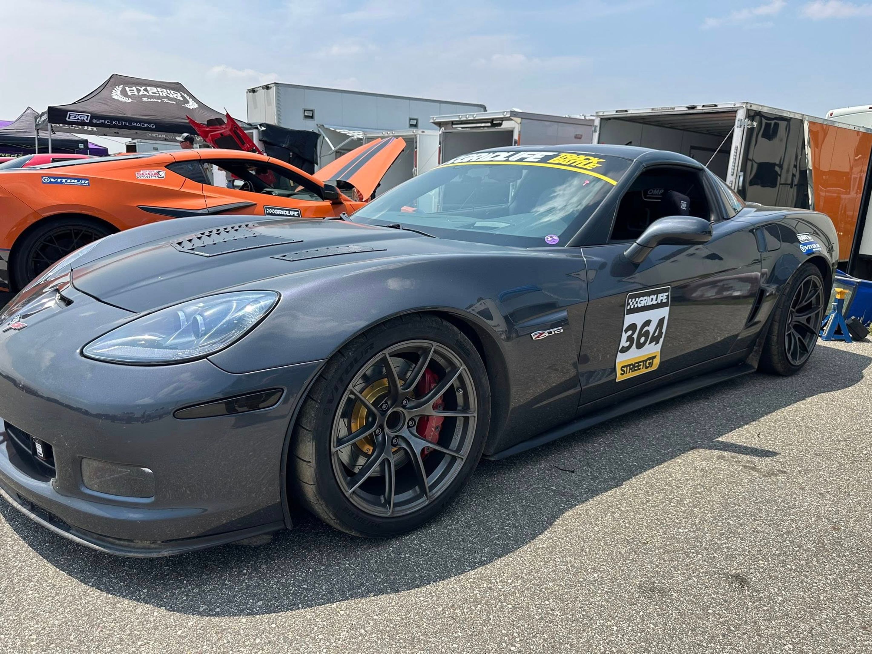Grey Chevrolet C6 Corvette Z06 with 18" VS-5RS Apex wheels in Anthracite